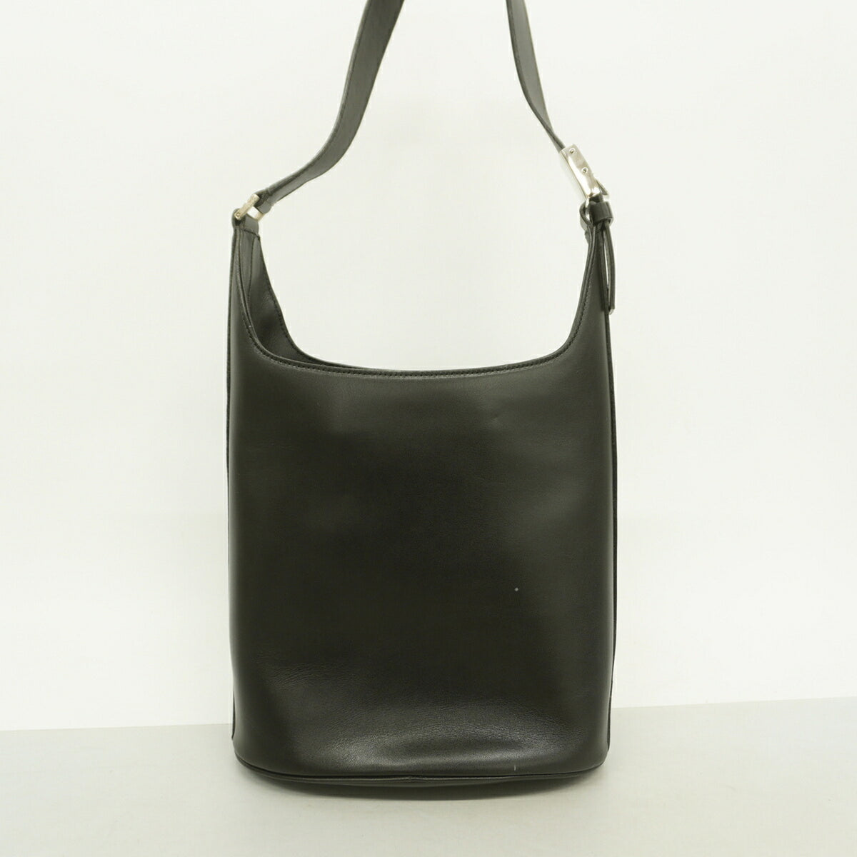 Salvatore Ferragamo Black Leather Shoulder Bag (Pre-Owned)