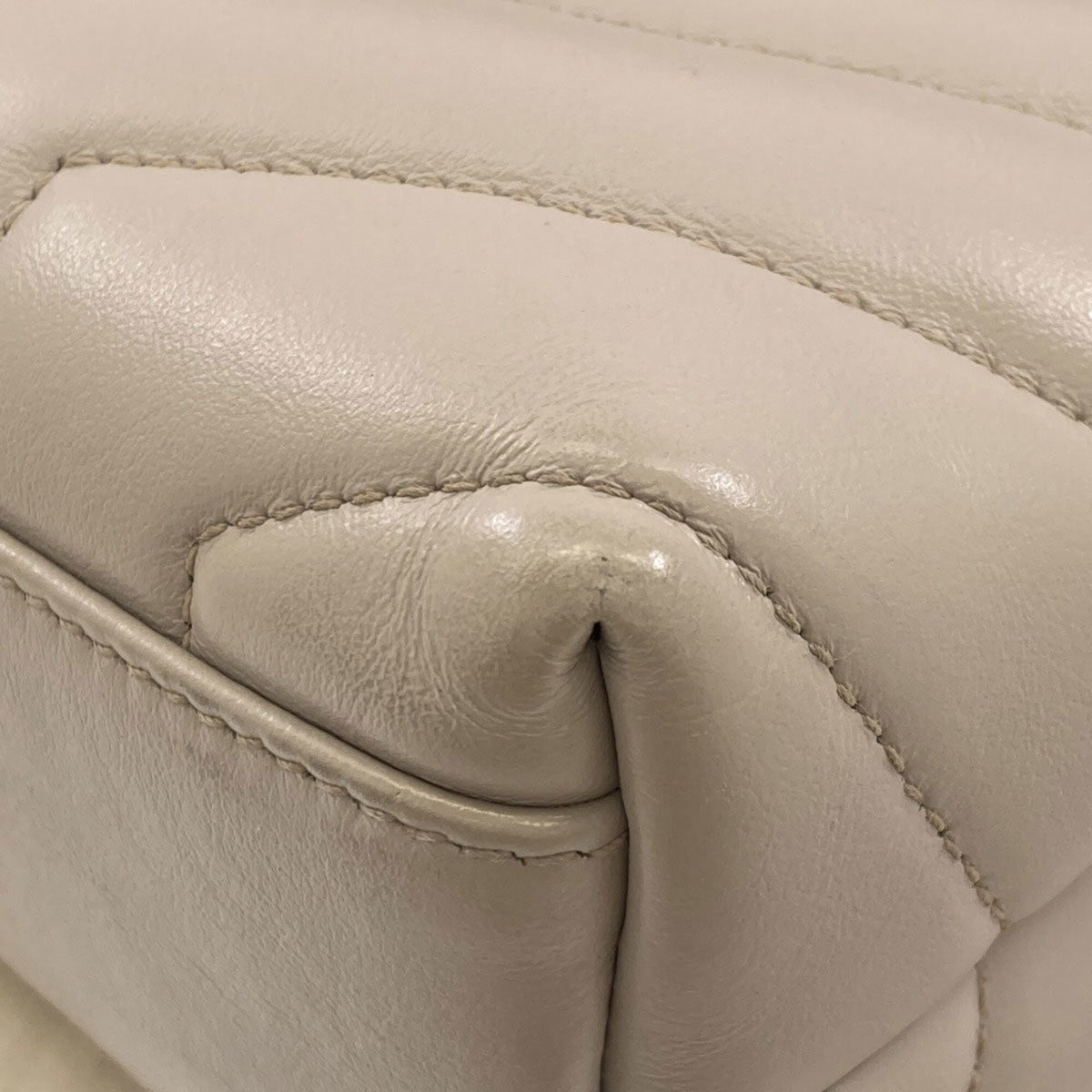 Yves Saint Laurent Light Gray Leather Shoulder Bag (Pre-Owned)
