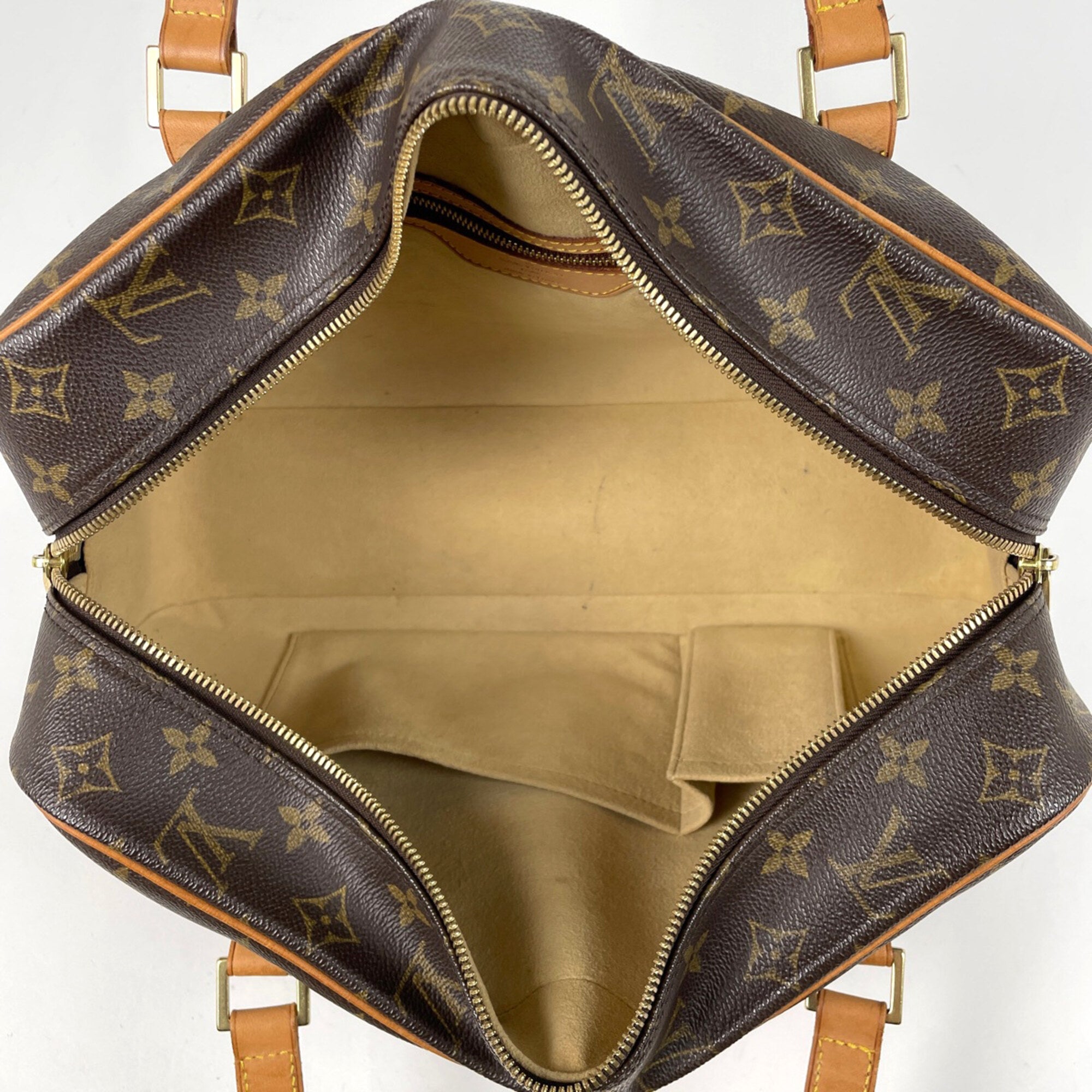 Louis Vuitton Brown Monogram Monogram Shoulder Bag (Pre-Owned)