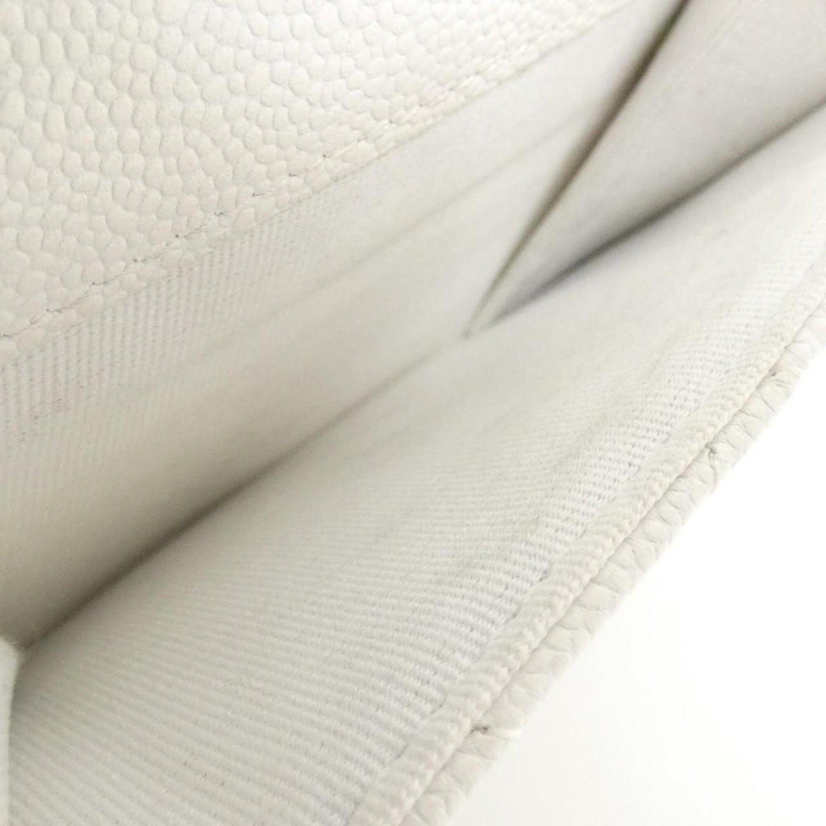 Chanel White Grained Calfskin Wallet (Tri-Fold) (Pre-Owned)