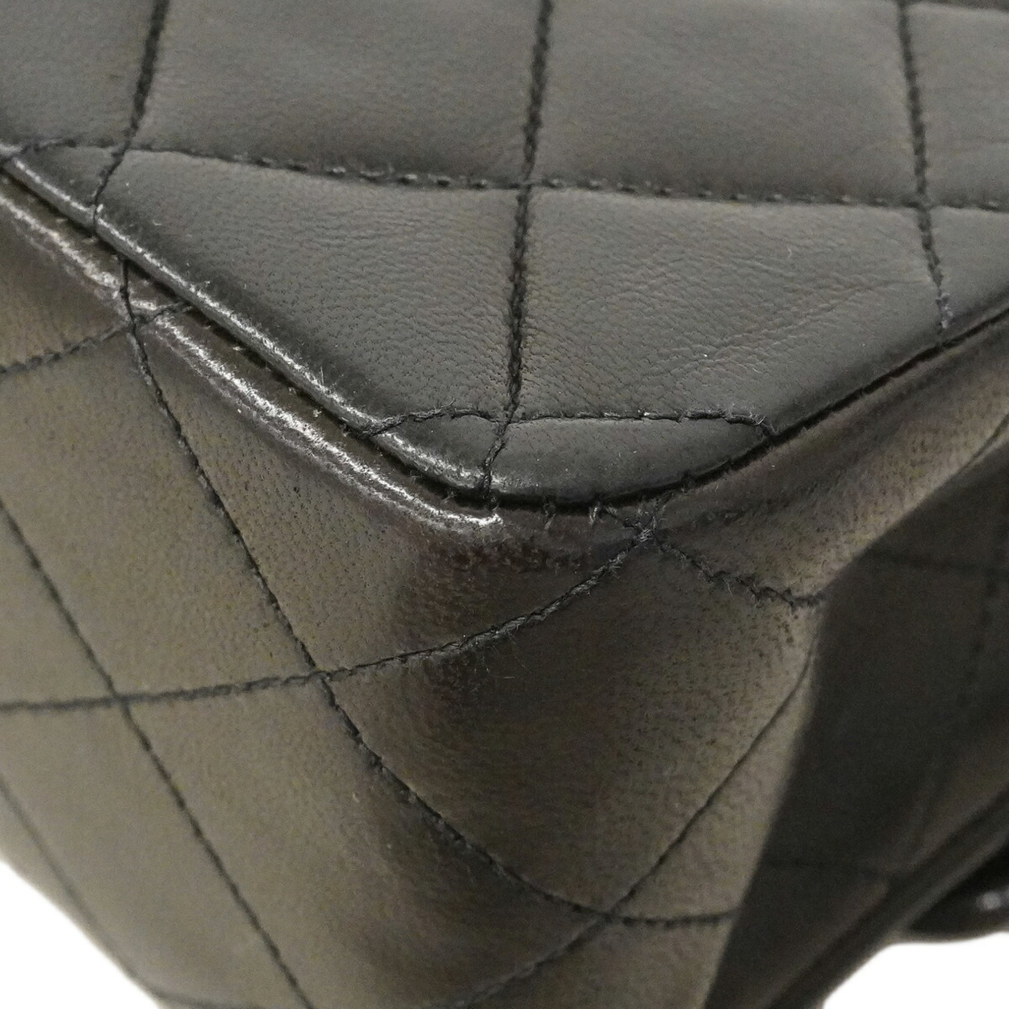 Chanel Black Leather Shoulder Bag (Pre-Owned)