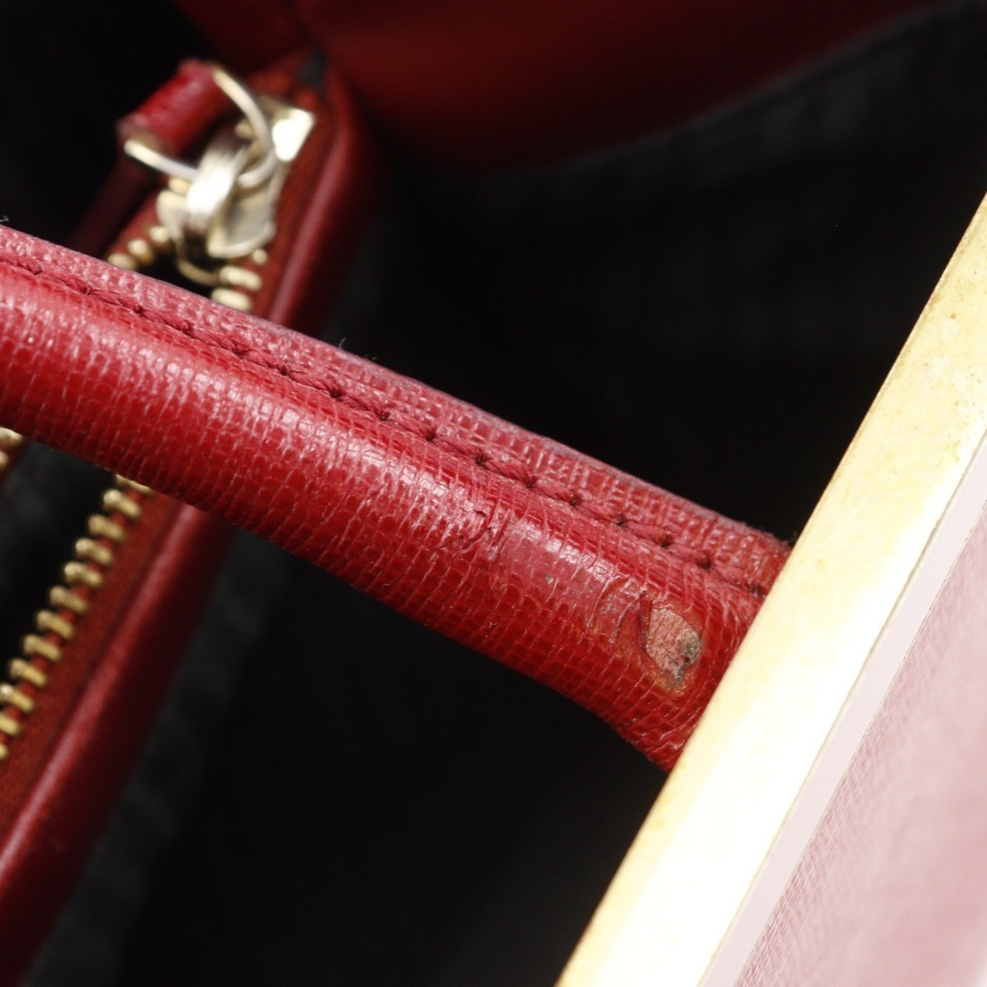 Fendi Red Color Leather Handbag (Pre-Owned)