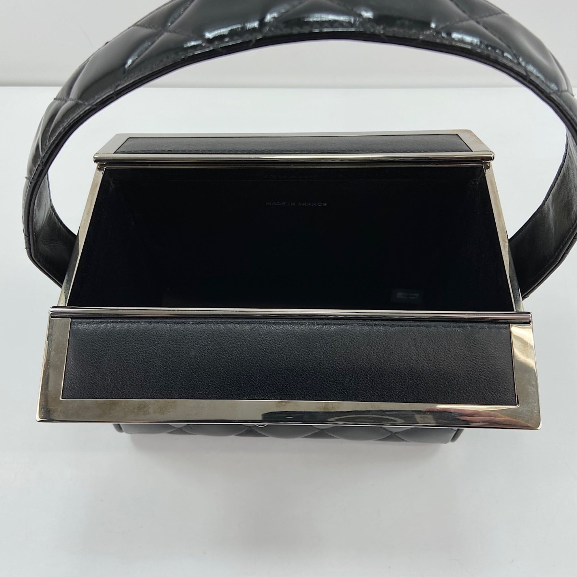 Chanel Matelasse Black Leather Handbag (Pre-Owned)