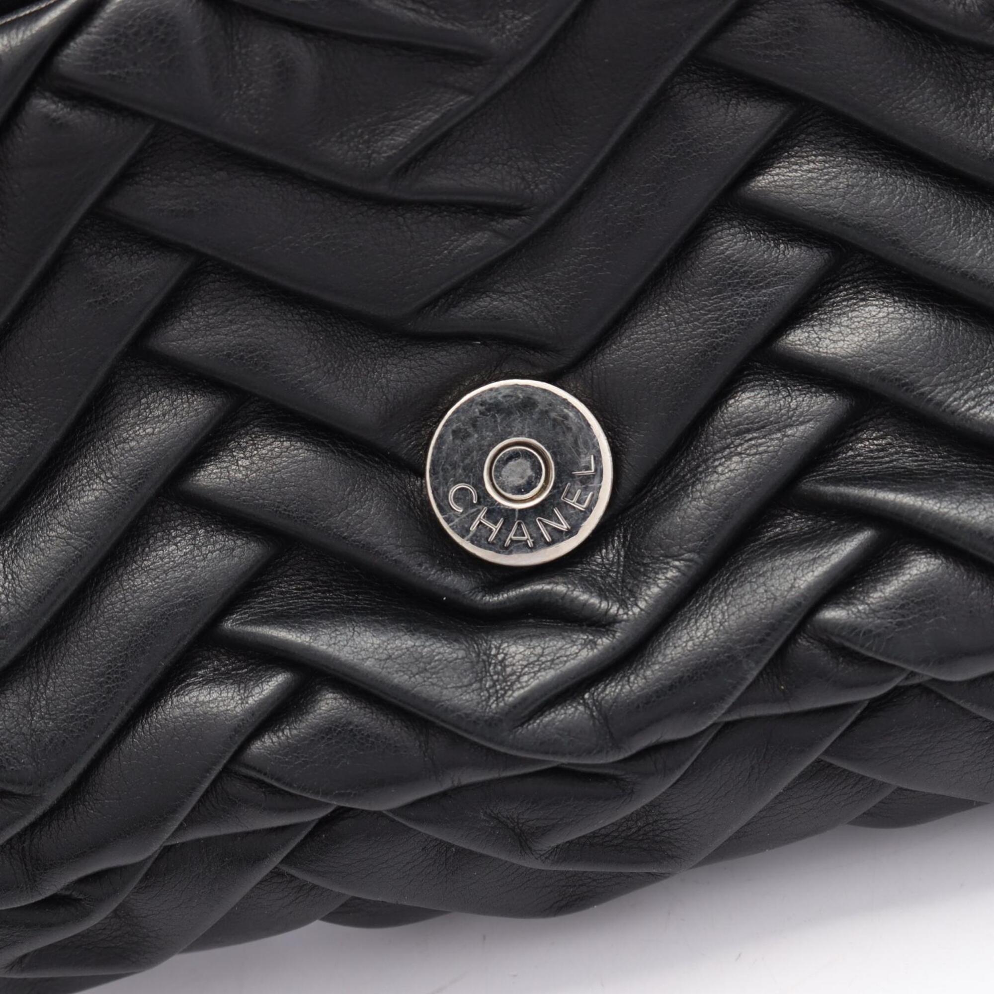 Chanel Black Leather Handbag Shoulder Bag (Pre-Owned)
