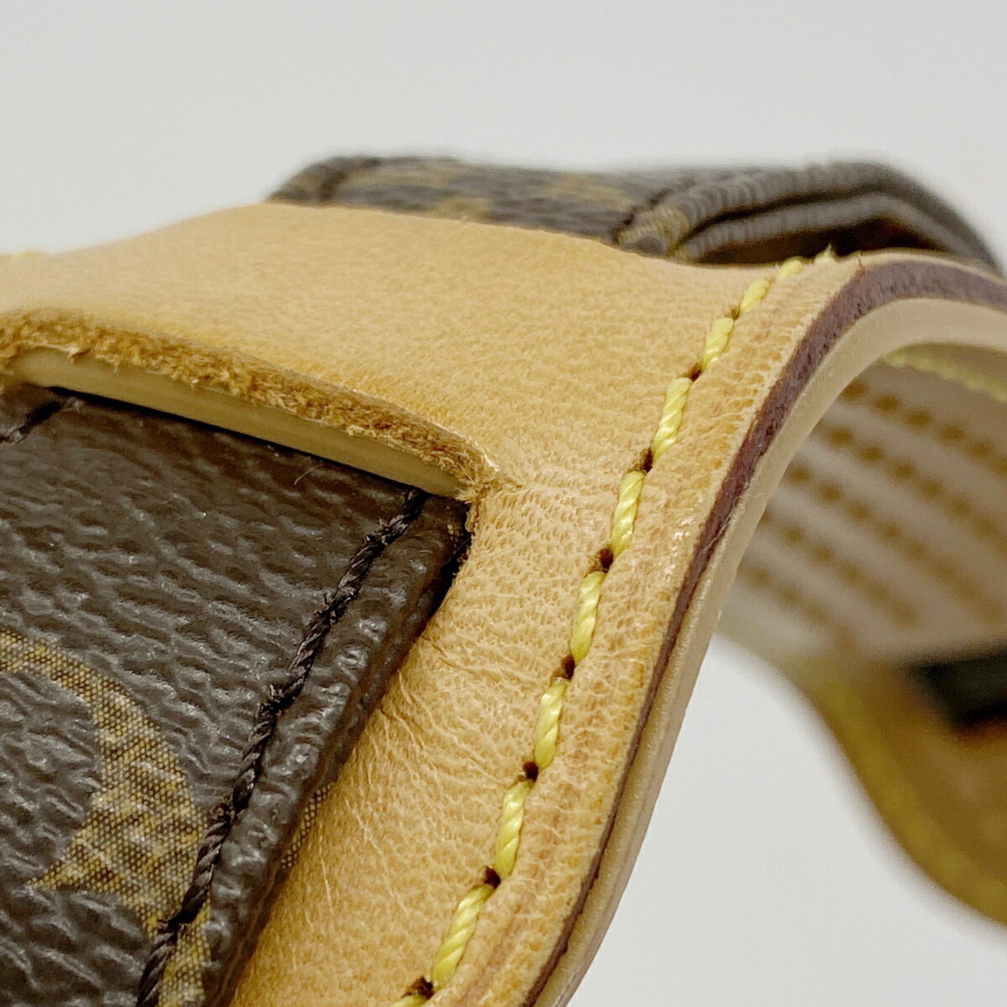 Louis Vuitton Brown Shoulder Bag (Pre-Owned)