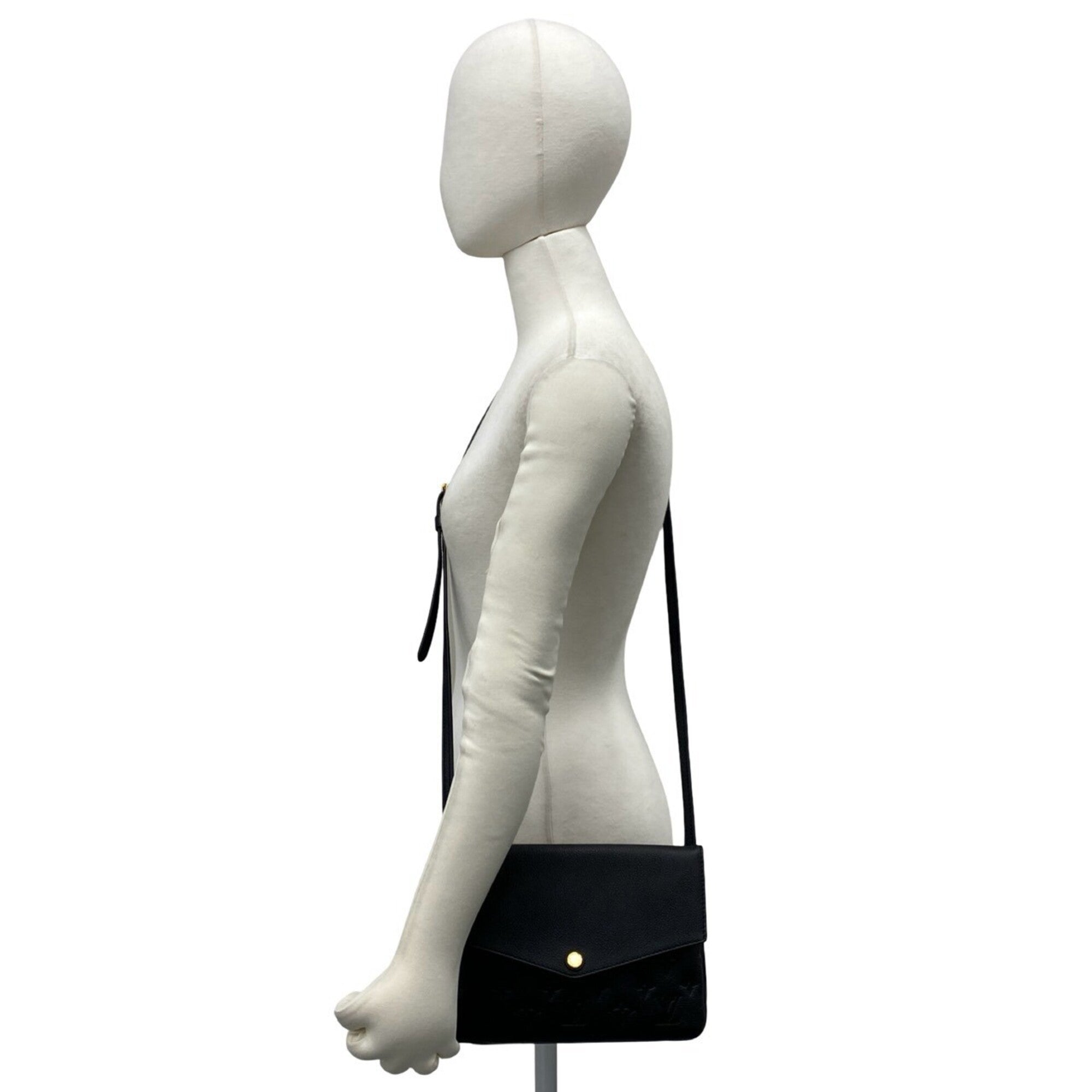 Louis Vuitton Black Leather Shoulder Bag (Pre-Owned)