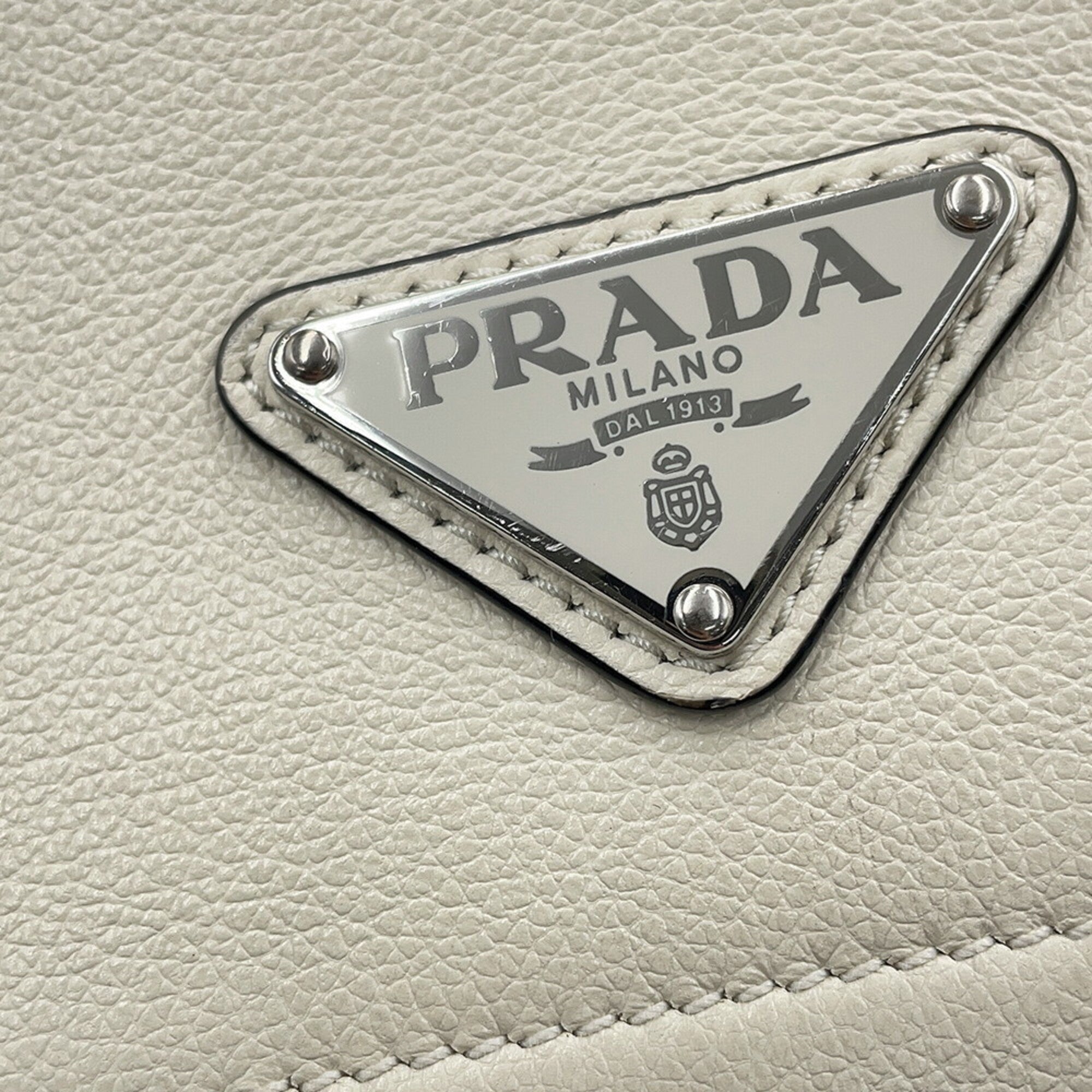 Prada White Leather Shoulder Bag (Pre-Owned)