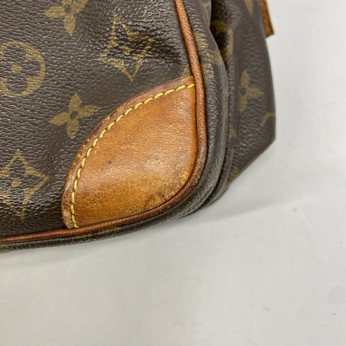 Louis Vuitton Brown Shoulder Bag (Pre-Owned)