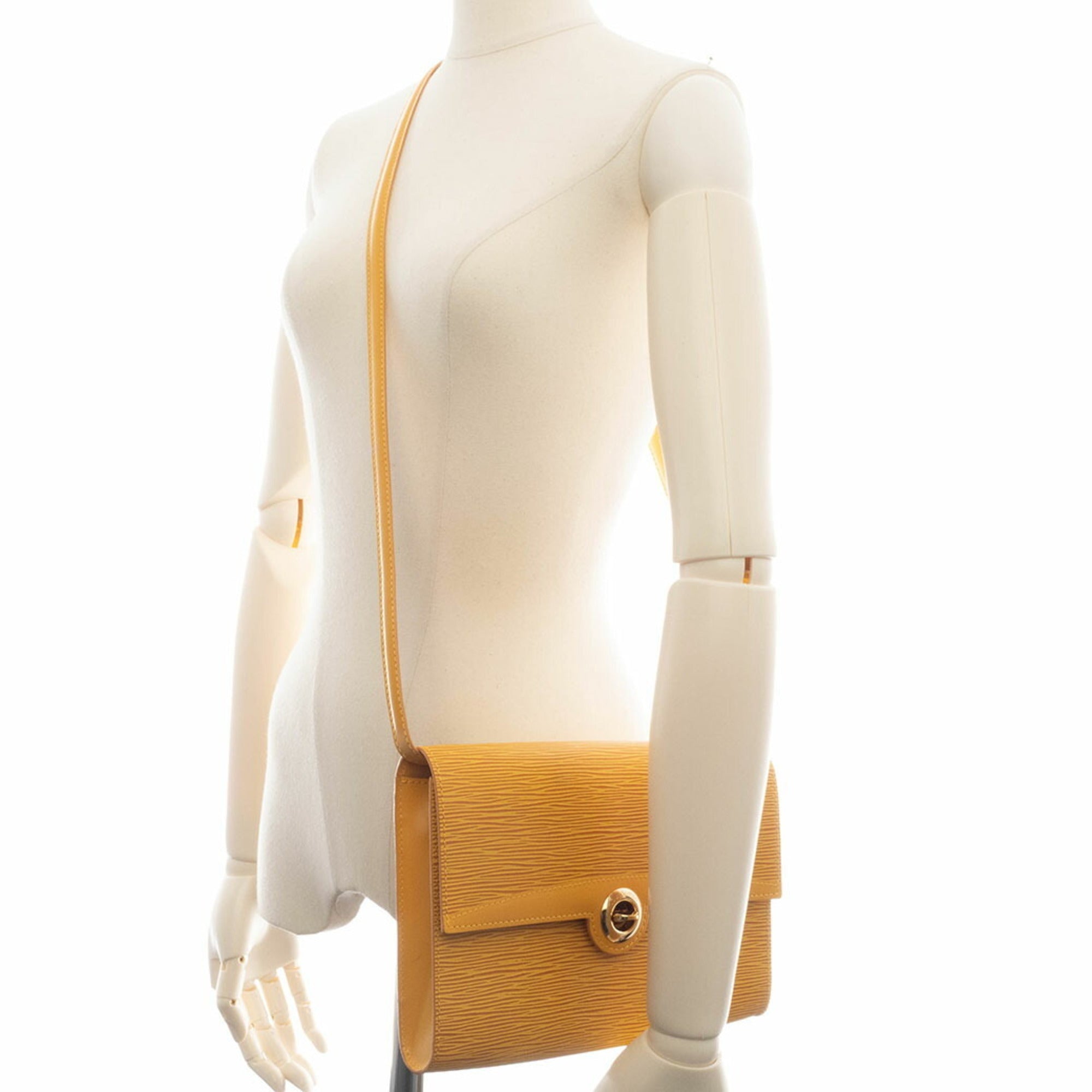 Louis Vuitton Yellow Epi Leather Pochette Shoulder Bag (Pre-Owned)
