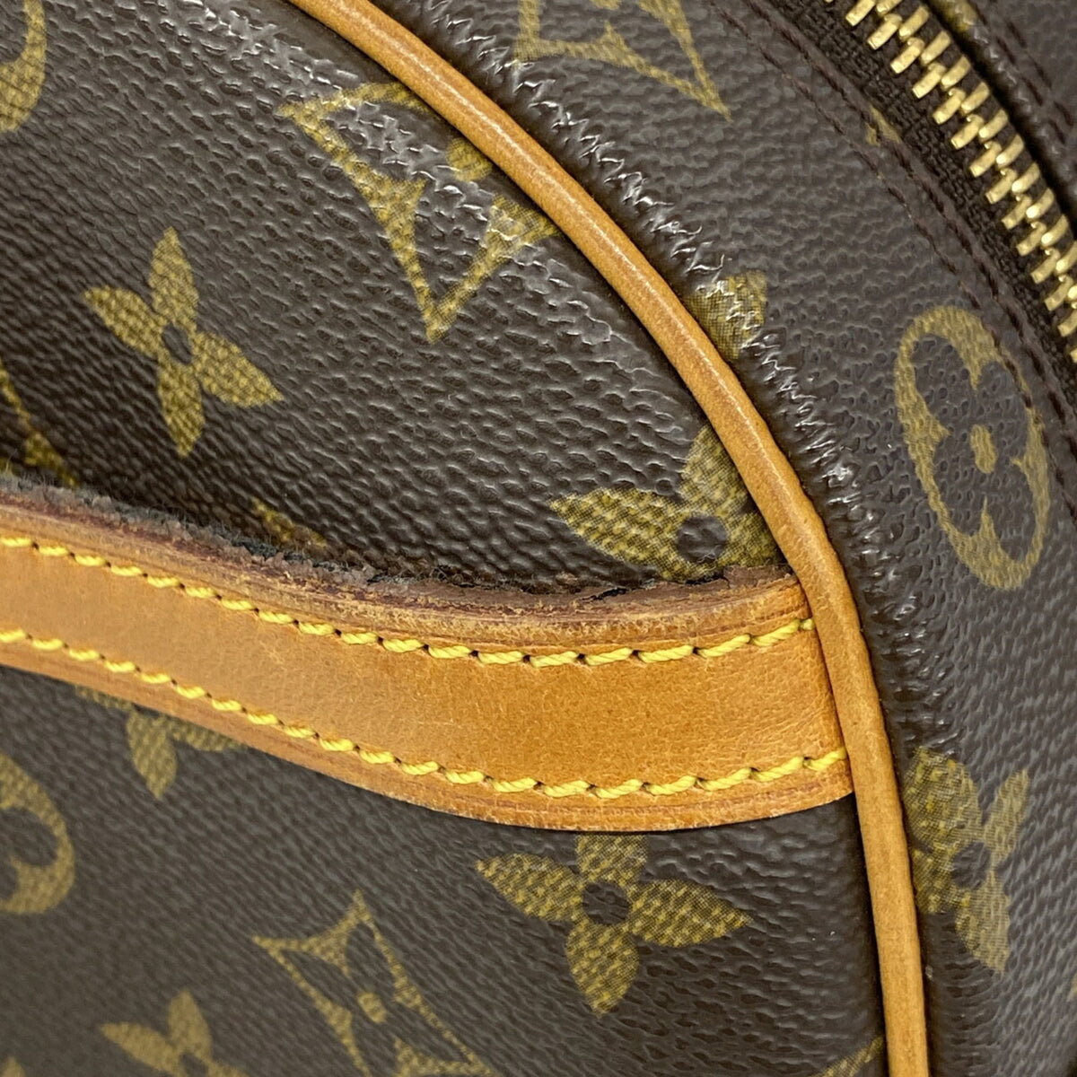 Louis Vuitton Brown Shoulder Bag (Pre-Owned)