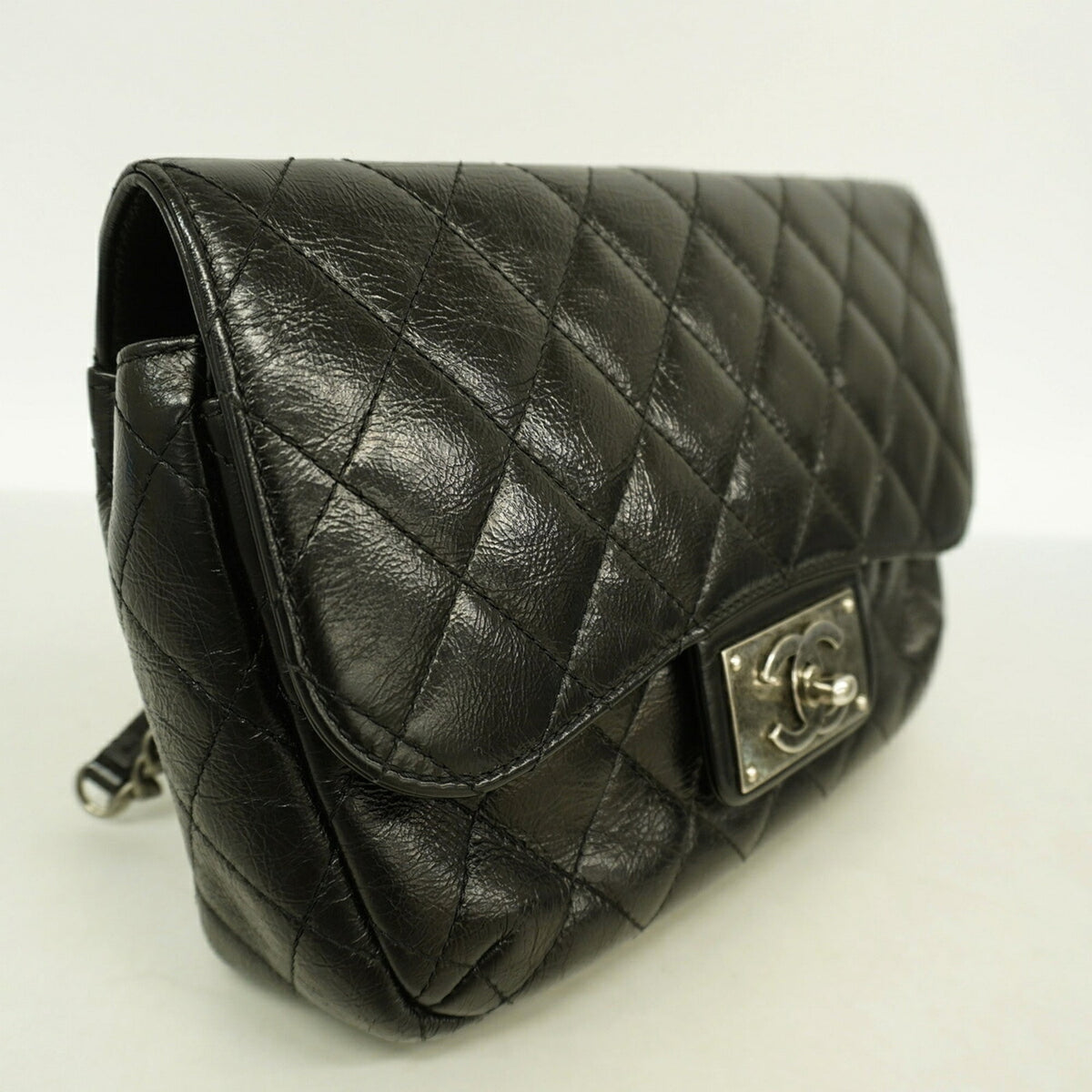 Chanel Black Leather Shoulder Bag (Pre-Owned)