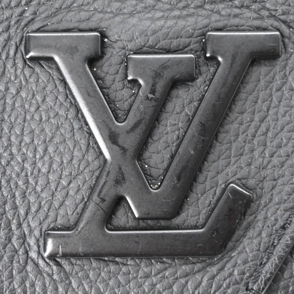 Louis Vuitton Black Noir Leather Shoulder Bag Sling Bag (Pre-Owned)
