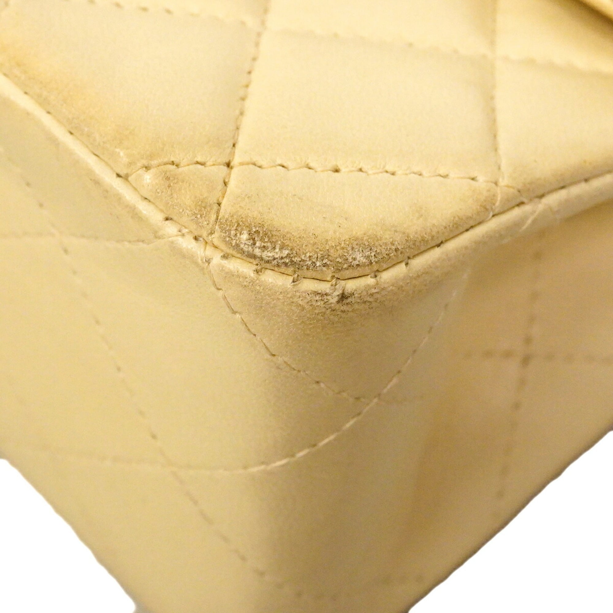 Chanel Beige Leather Shoulder Bag (Pre-Owned)