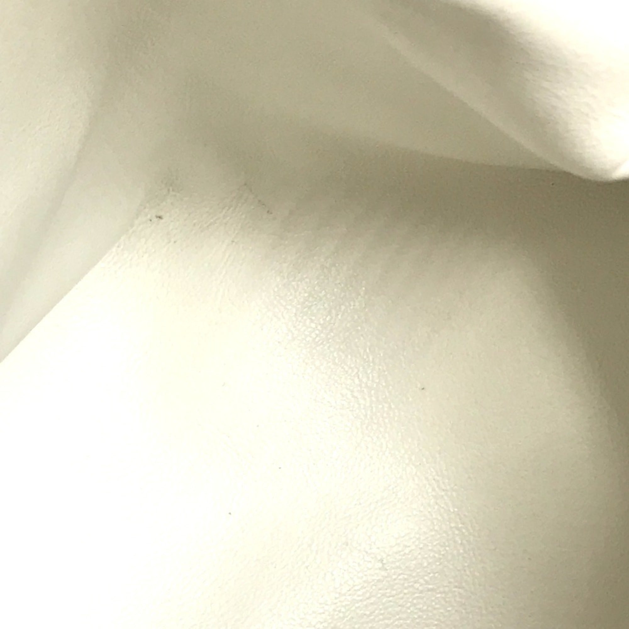 Bottega Veneta White Leather Handbag (Pre-Owned)