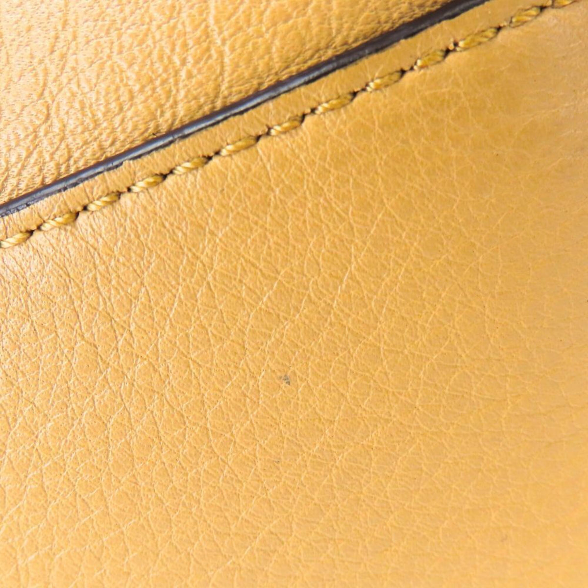 Coach Beige Leather Shoulder Bag (Pre-Owned)