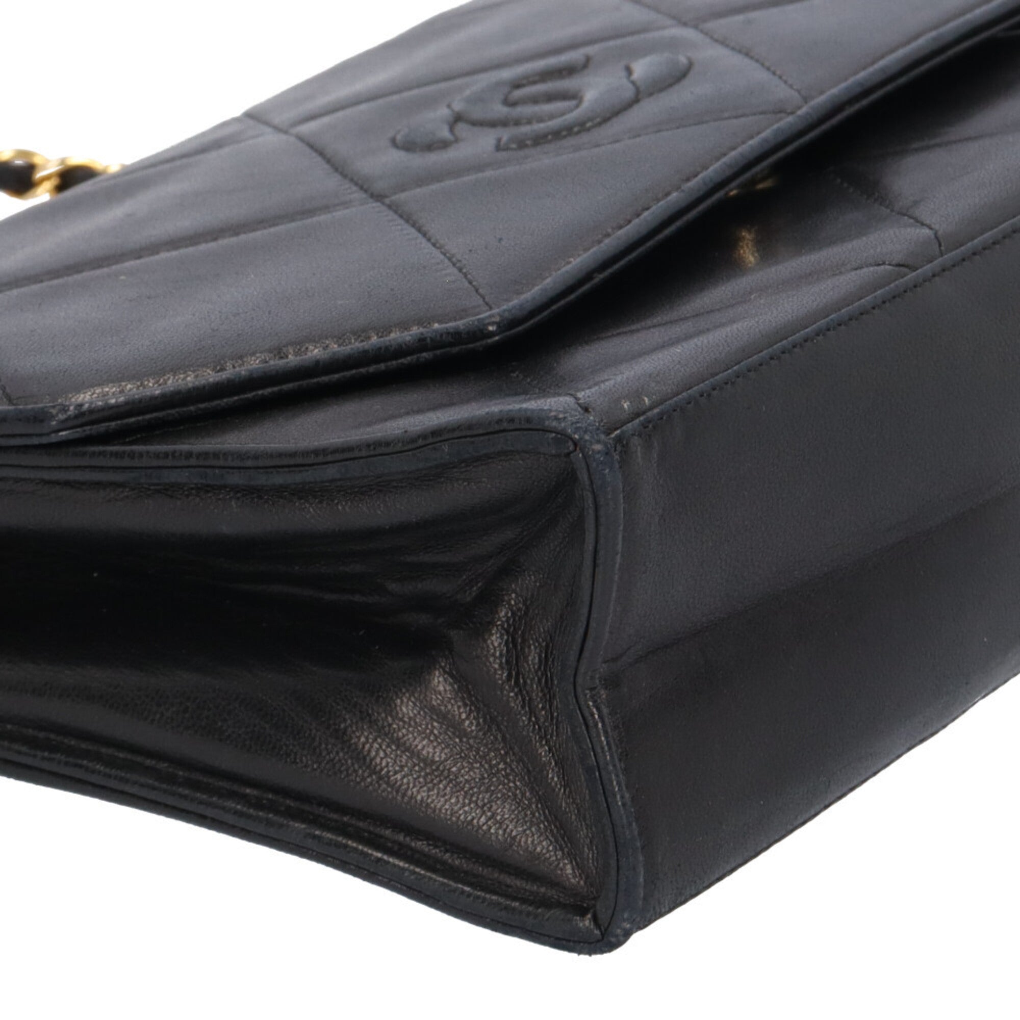 Chanel Black Leather Shoulder Bag (Pre-Owned)