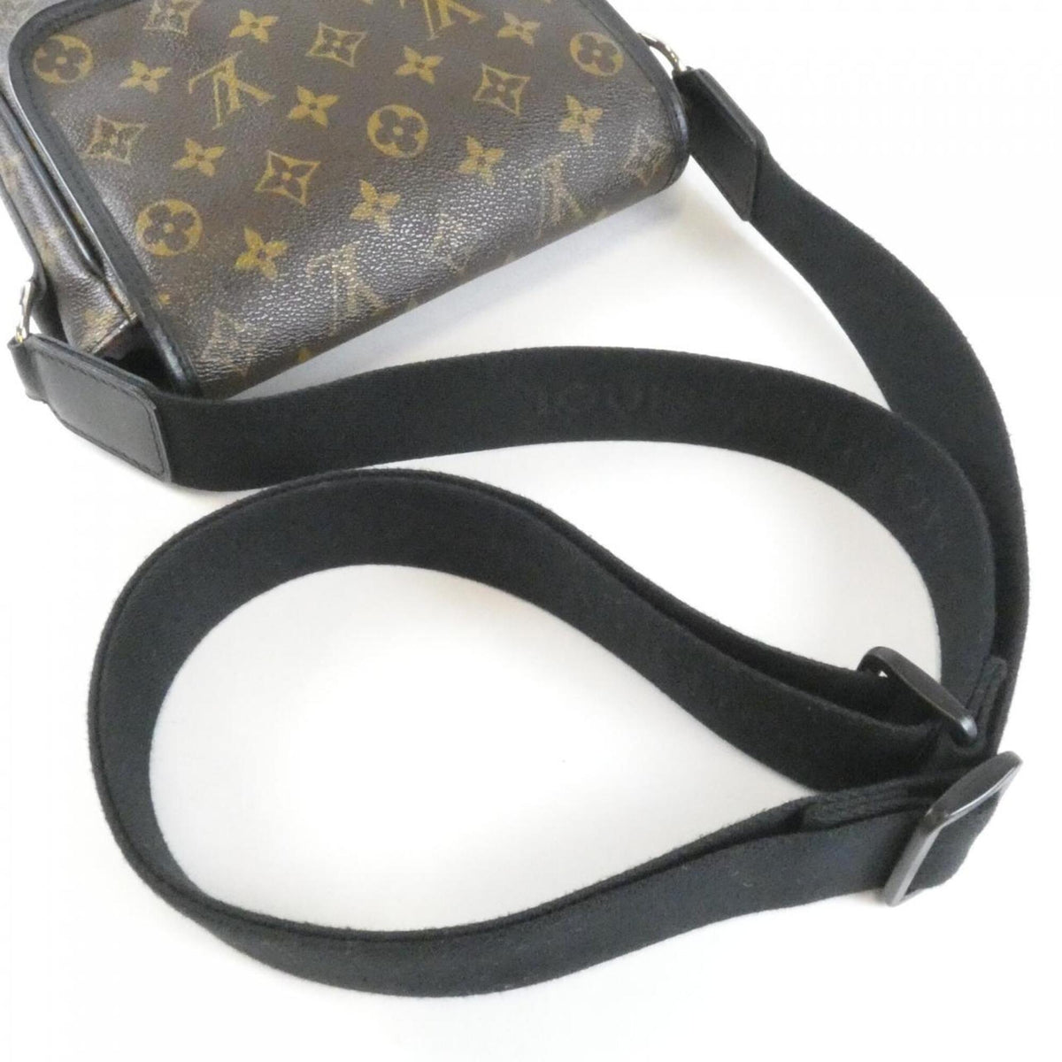 Louis Vuitton Marron Coated Canvas Shoulder Bag (Pre-Owned)