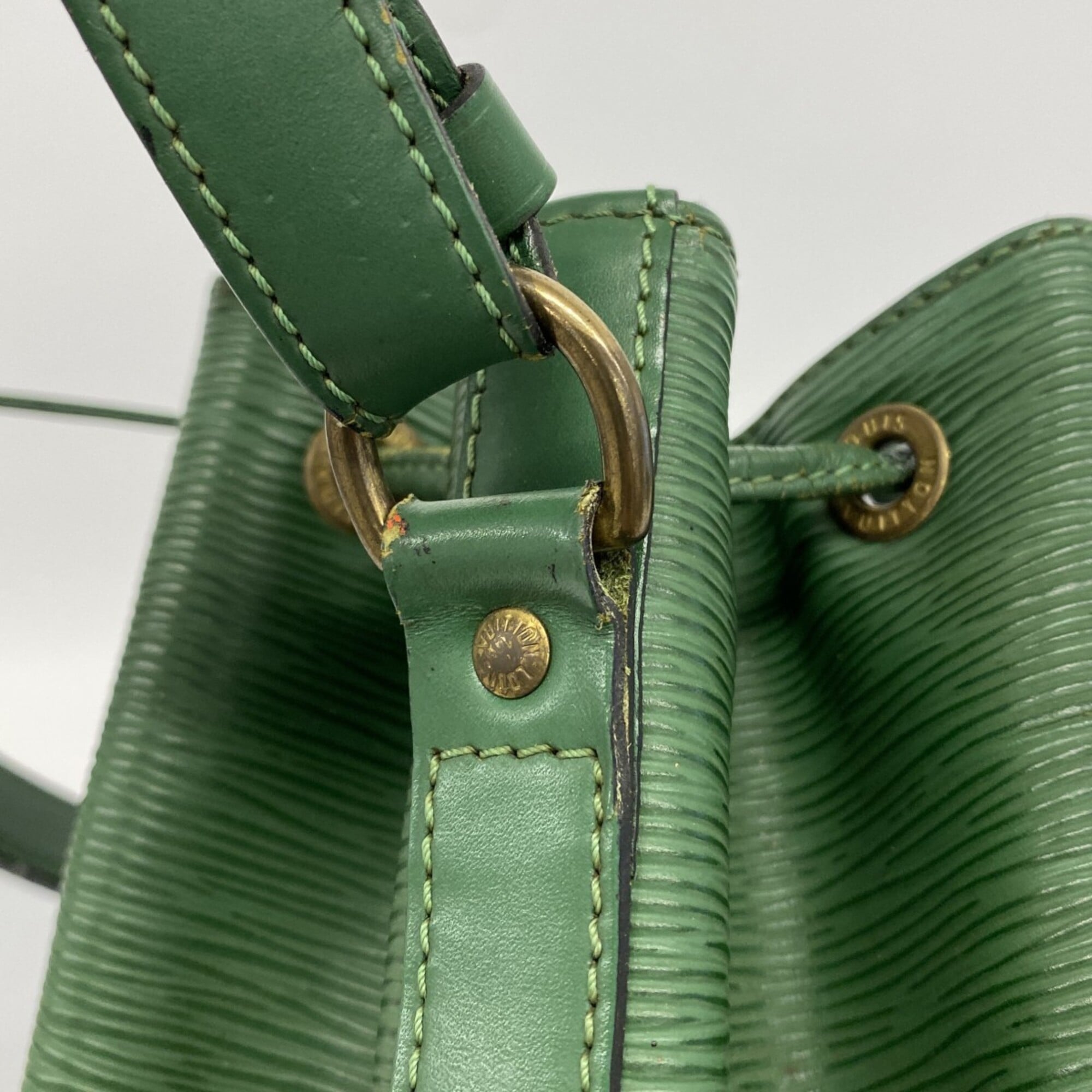 Louis Vuitton Green Shoulder Bag (Pre-Owned)