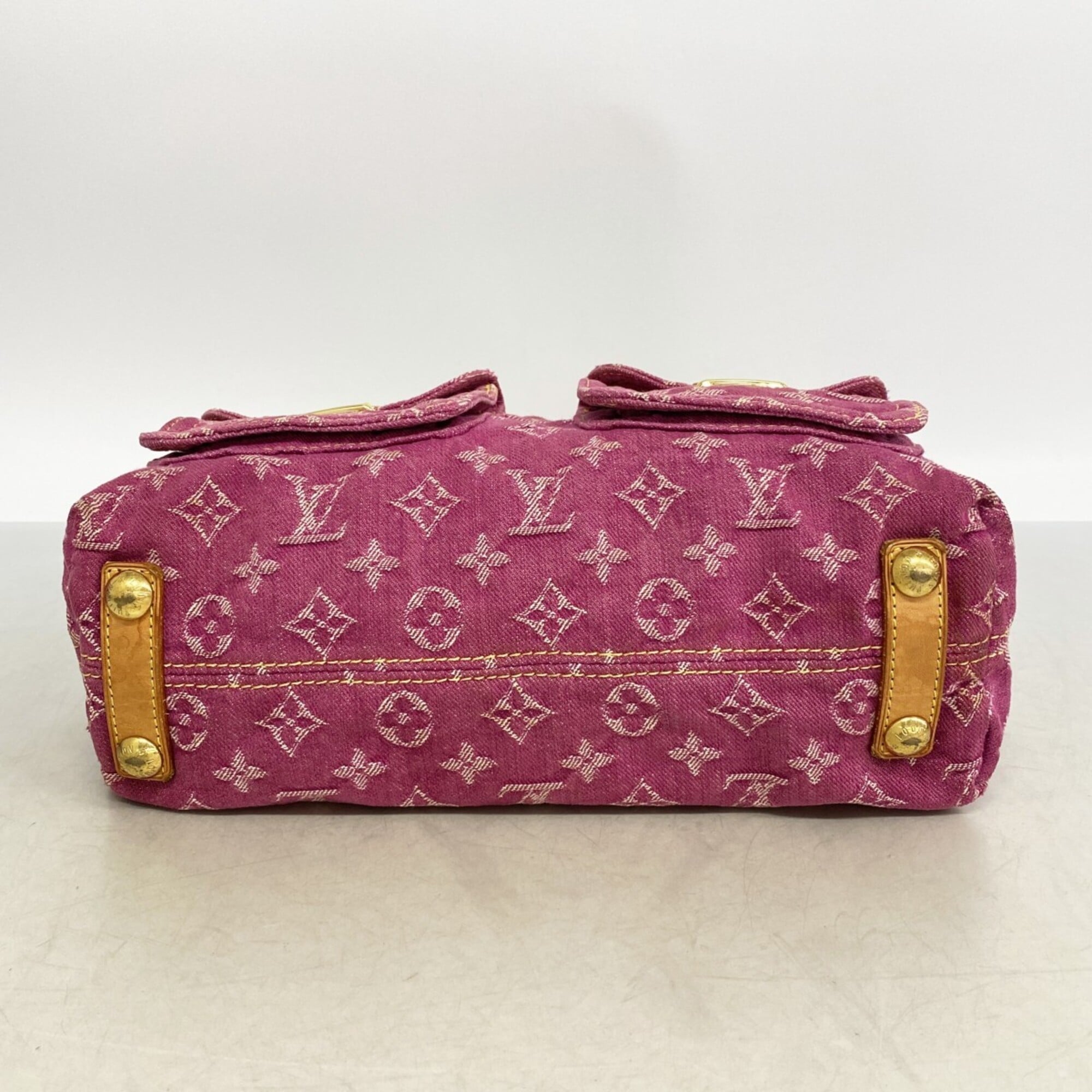 Louis Vuitton Fuchsia Shoulder Bag (Pre-Owned)