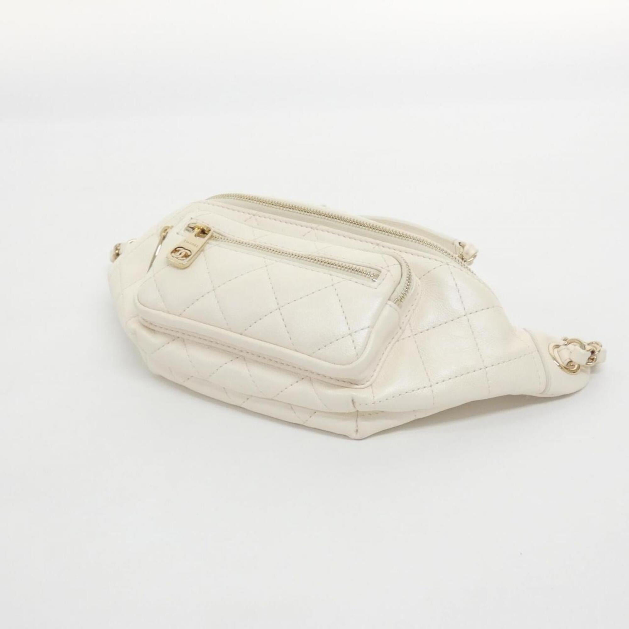 Chanel Ivory Leather Fanny Pack (Pre-Owned)
