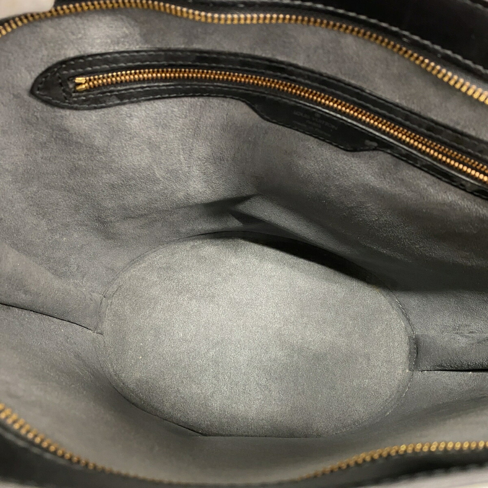 Louis Vuitton Noir Shoulder Bag (Pre-Owned)