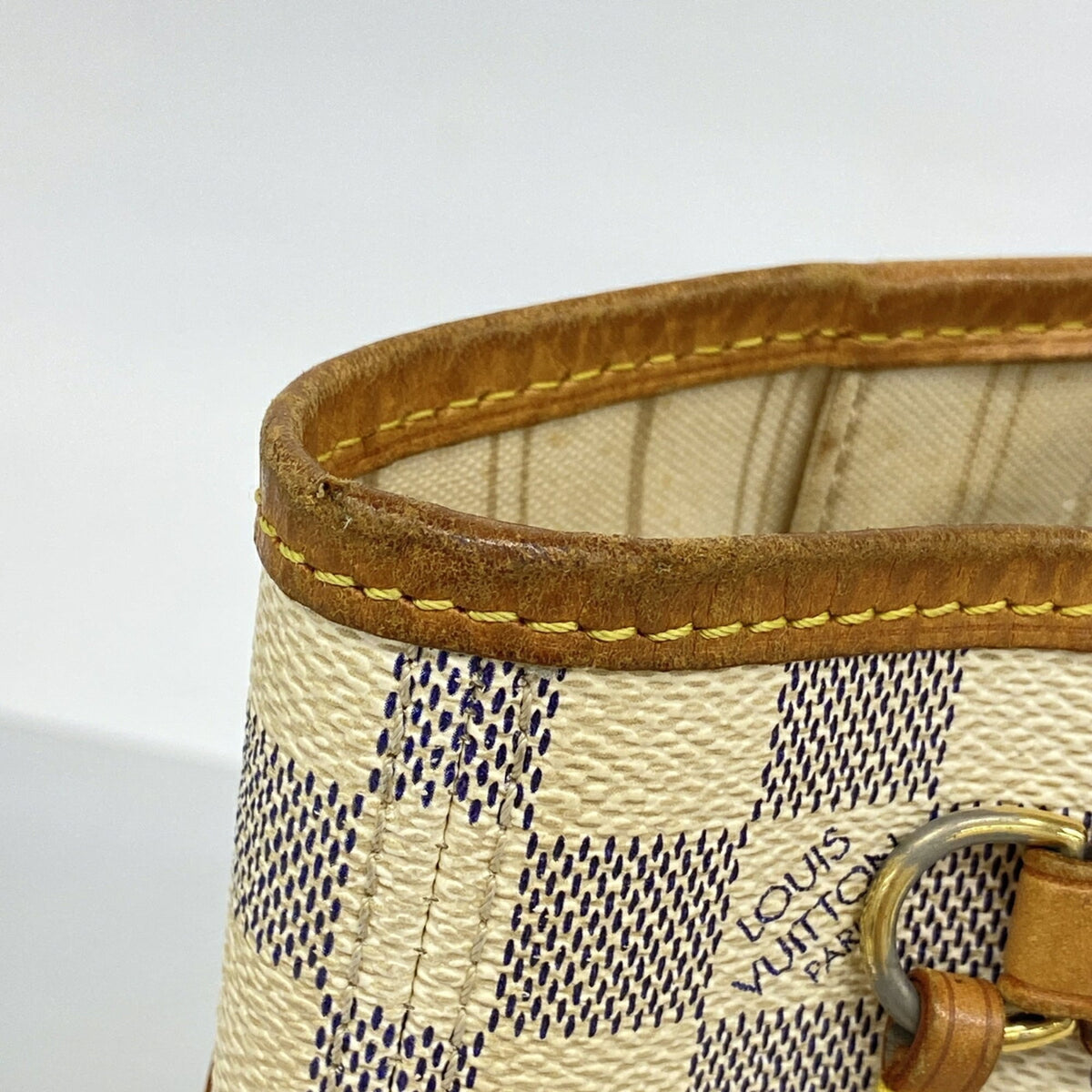 Louis Vuitton White Tote Bag (Pre-Owned)