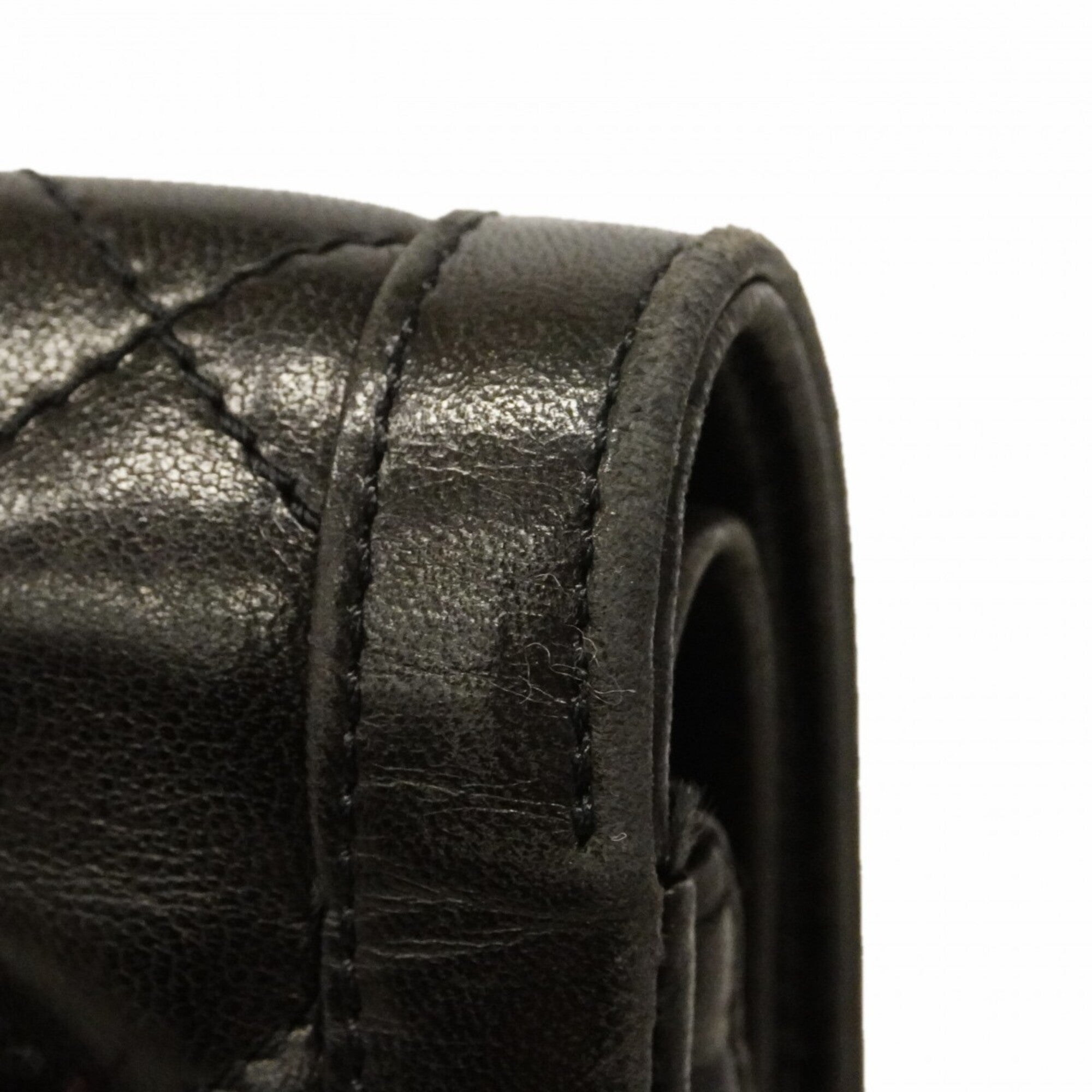 Chanel Black Leather Shoulder Bag (Pre-Owned)
