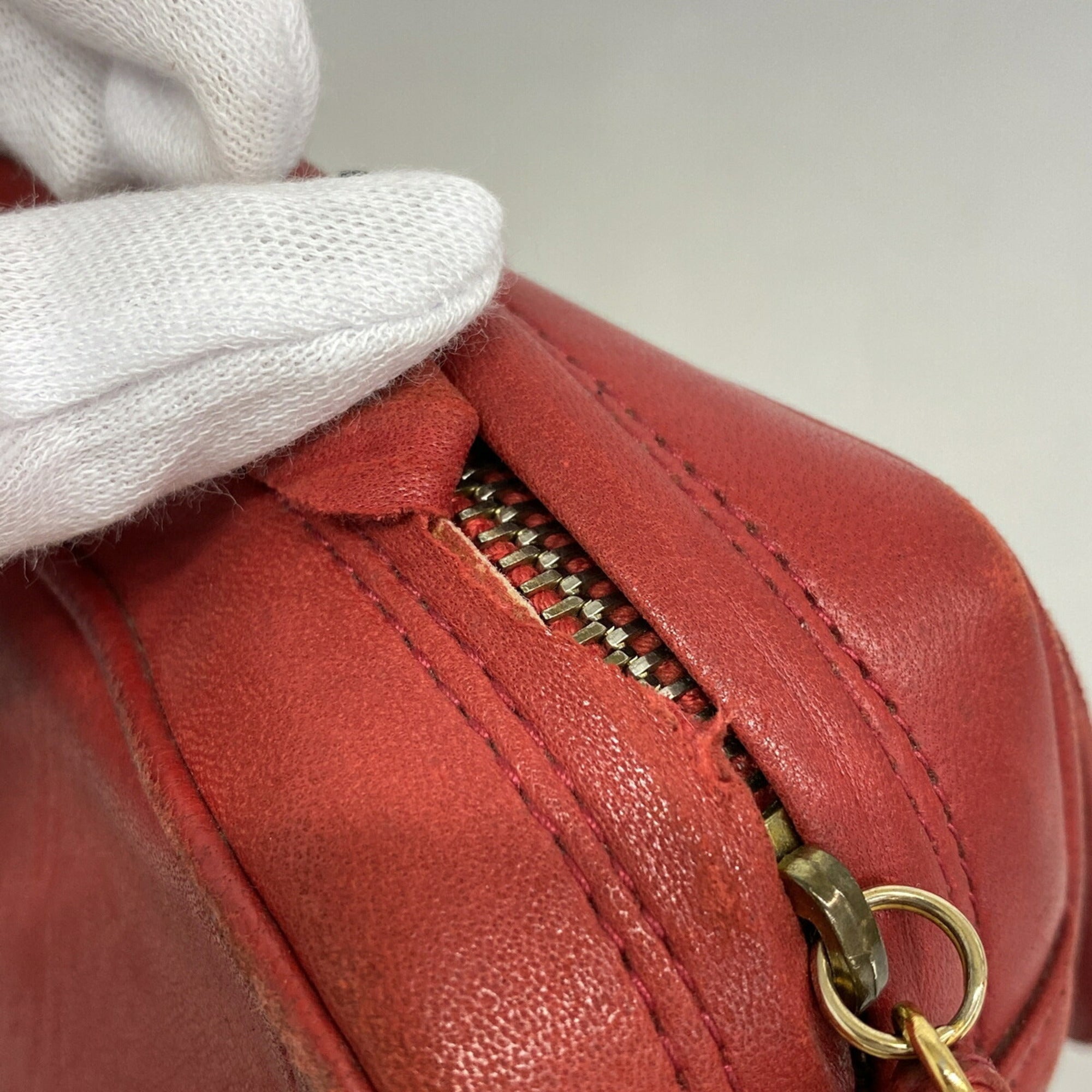 Chanel Red Color Leather Shoulder Bag (Pre-Owned)