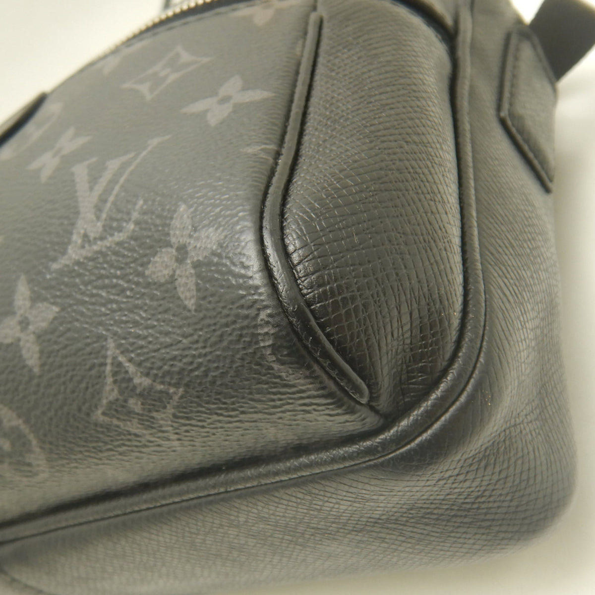 Louis Vuitton Noir Taigarama Shoulder Bag (Pre-Owned)
