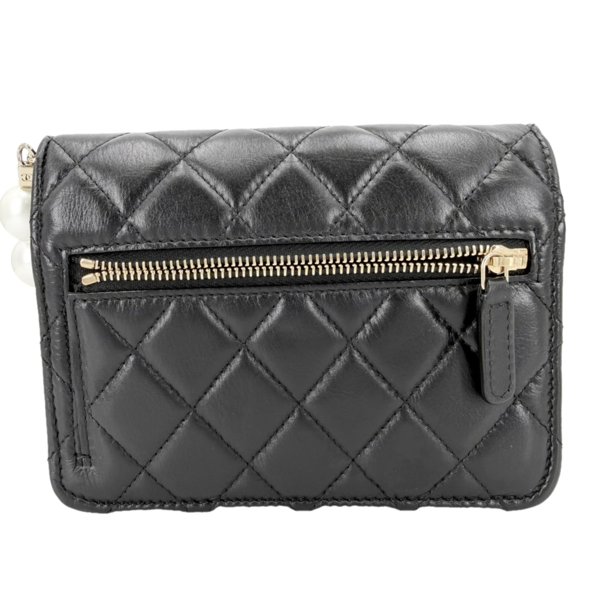 Chanel Matelasse Black Leather Shoulder Bag (Pre-Owned)