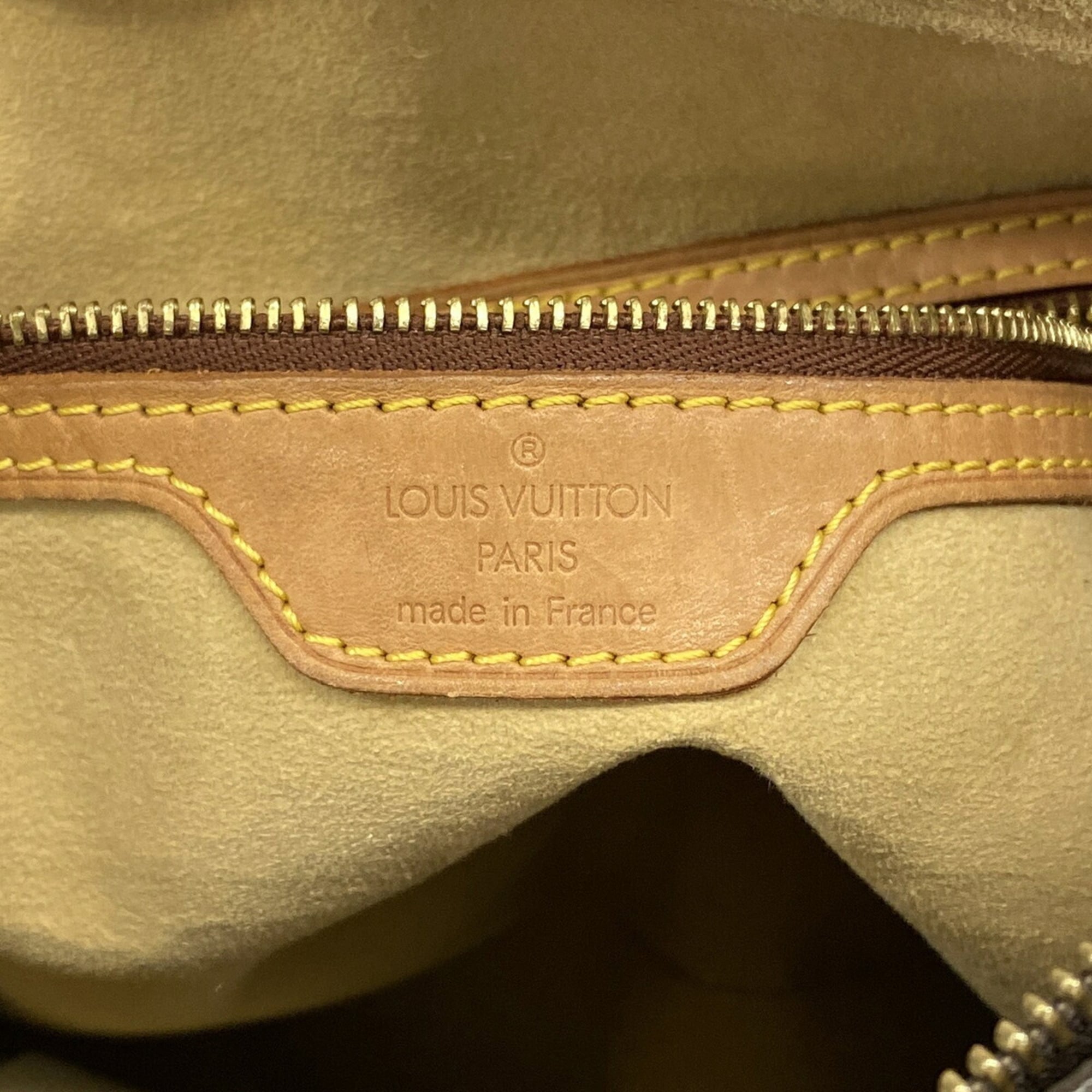 Louis Vuitton Brown Shoulder Bag (Pre-Owned)