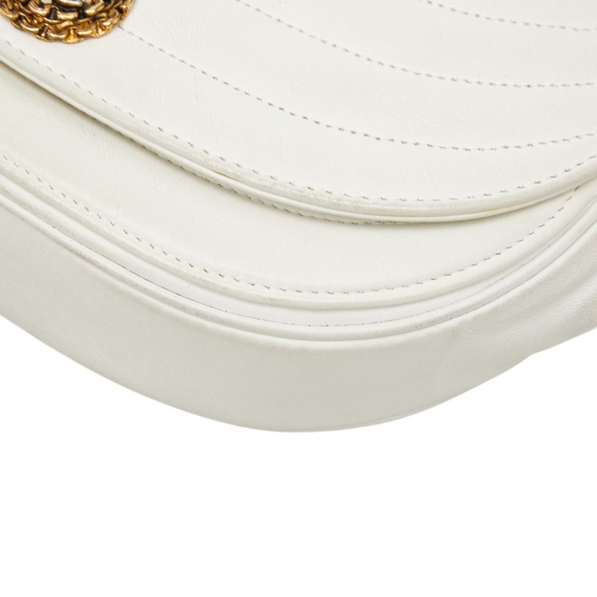 Chanel White Leather Shoulder Bag (Pre-Owned)