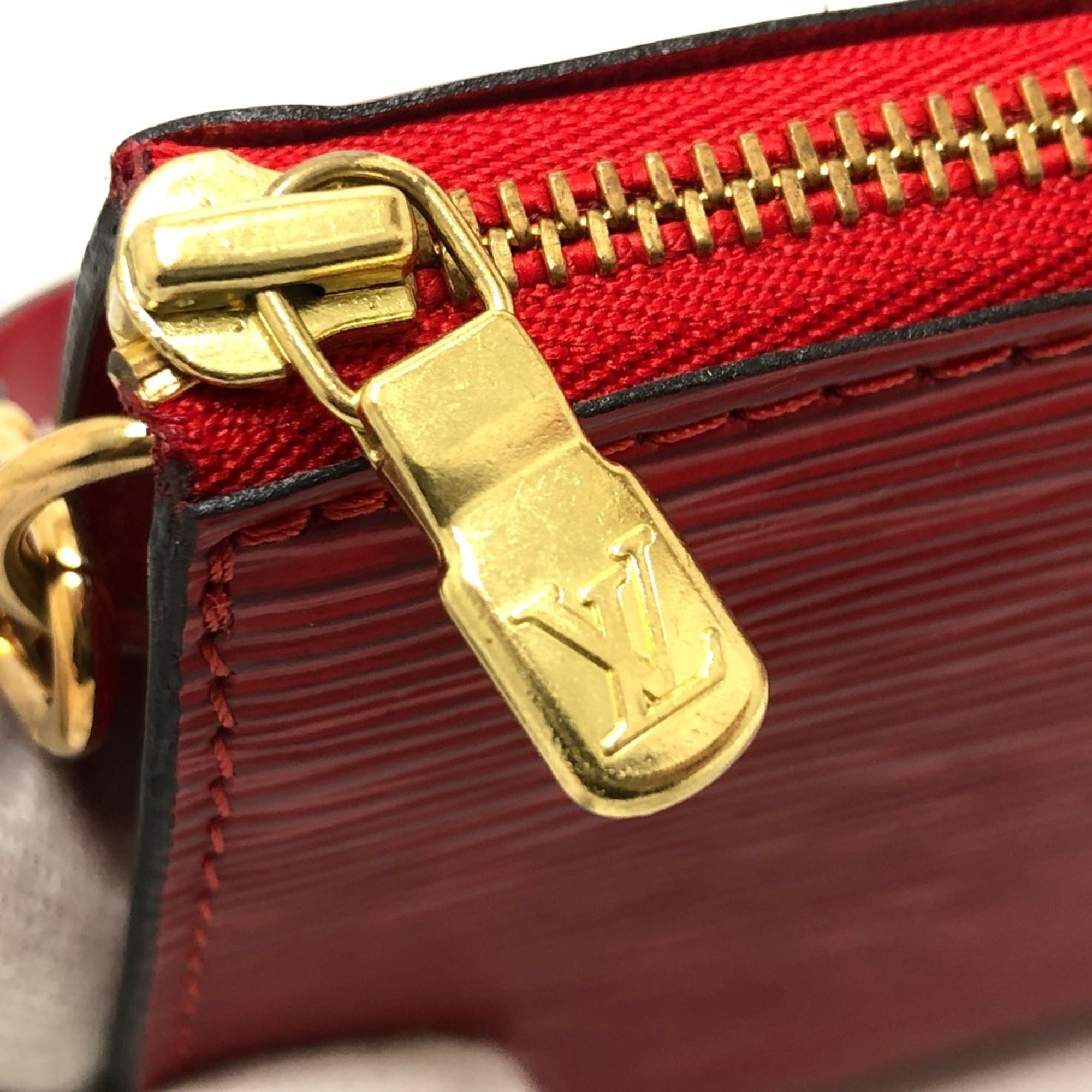 Louis Vuitton Epi Red Color Epi Leather Handbag Pochette Shoulder Bag (Pre-Owned)