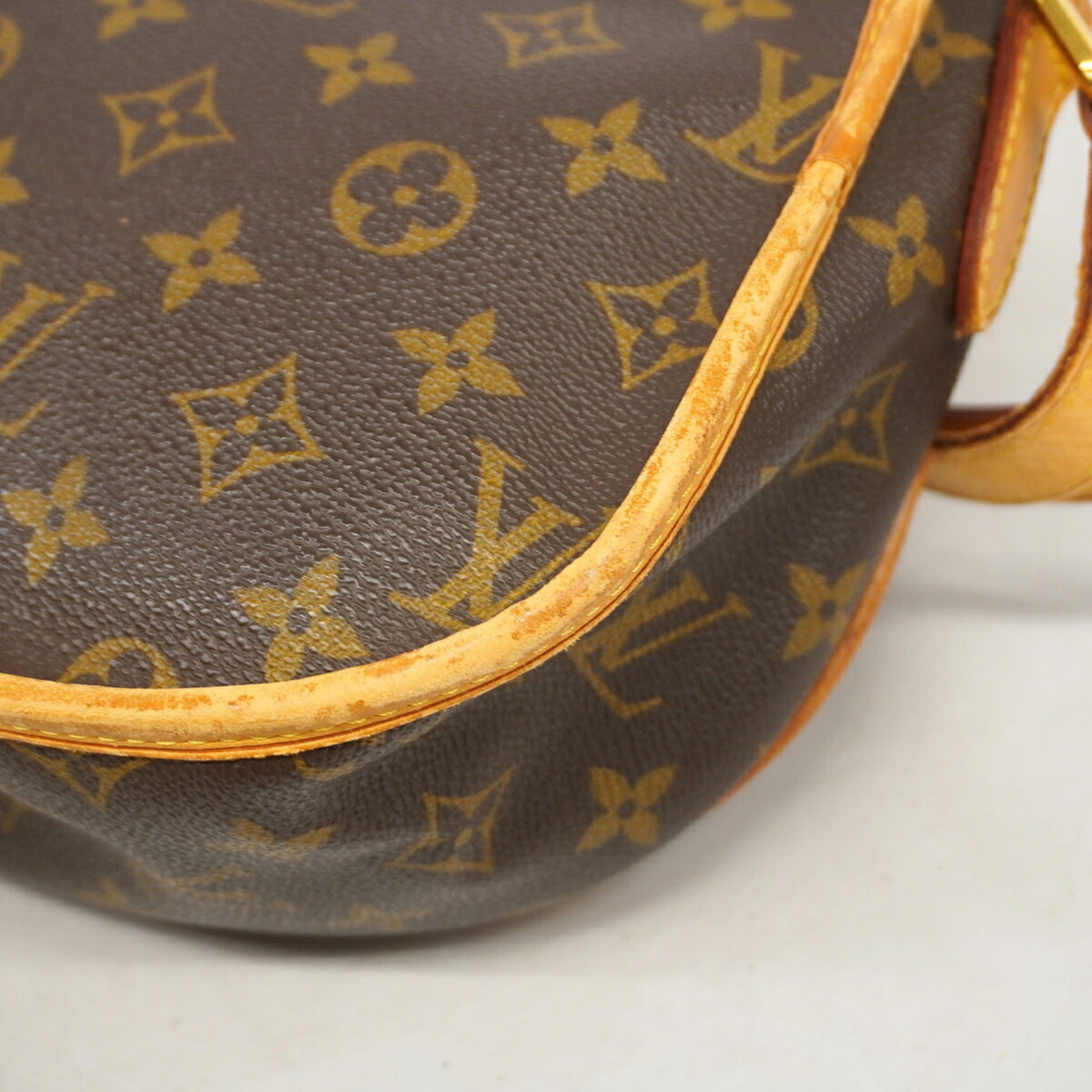 Louis Vuitton Brown Shoulder Bag (Pre-Owned)
