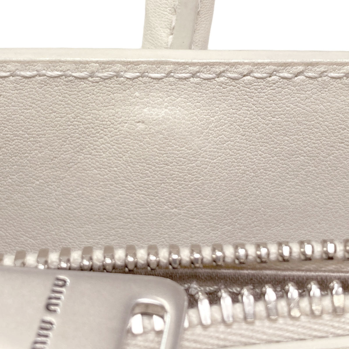 Miu Miu White Leather Handbag (Pre-Owned)