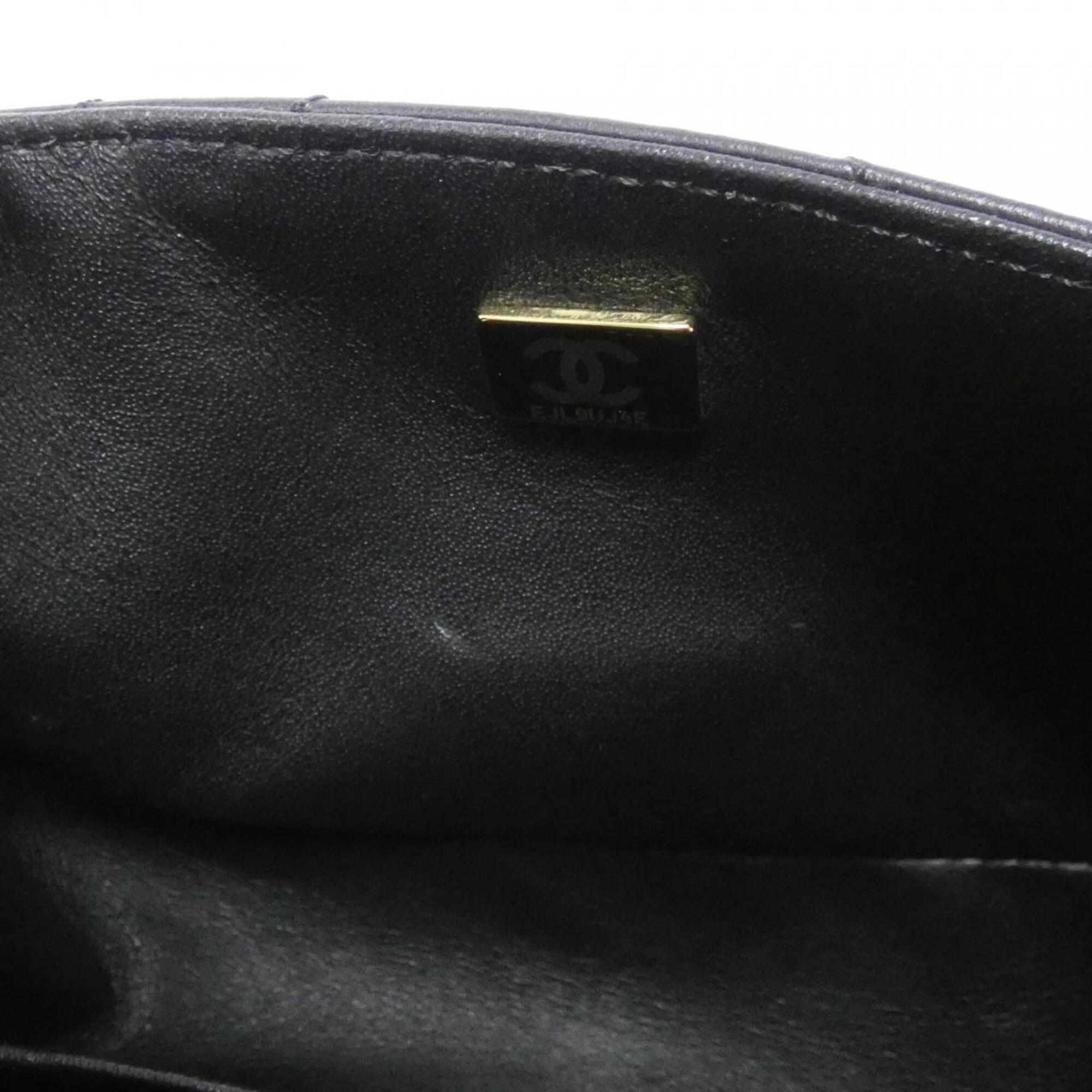 Chanel Black Leather Shoulder Bag (Pre-Owned)