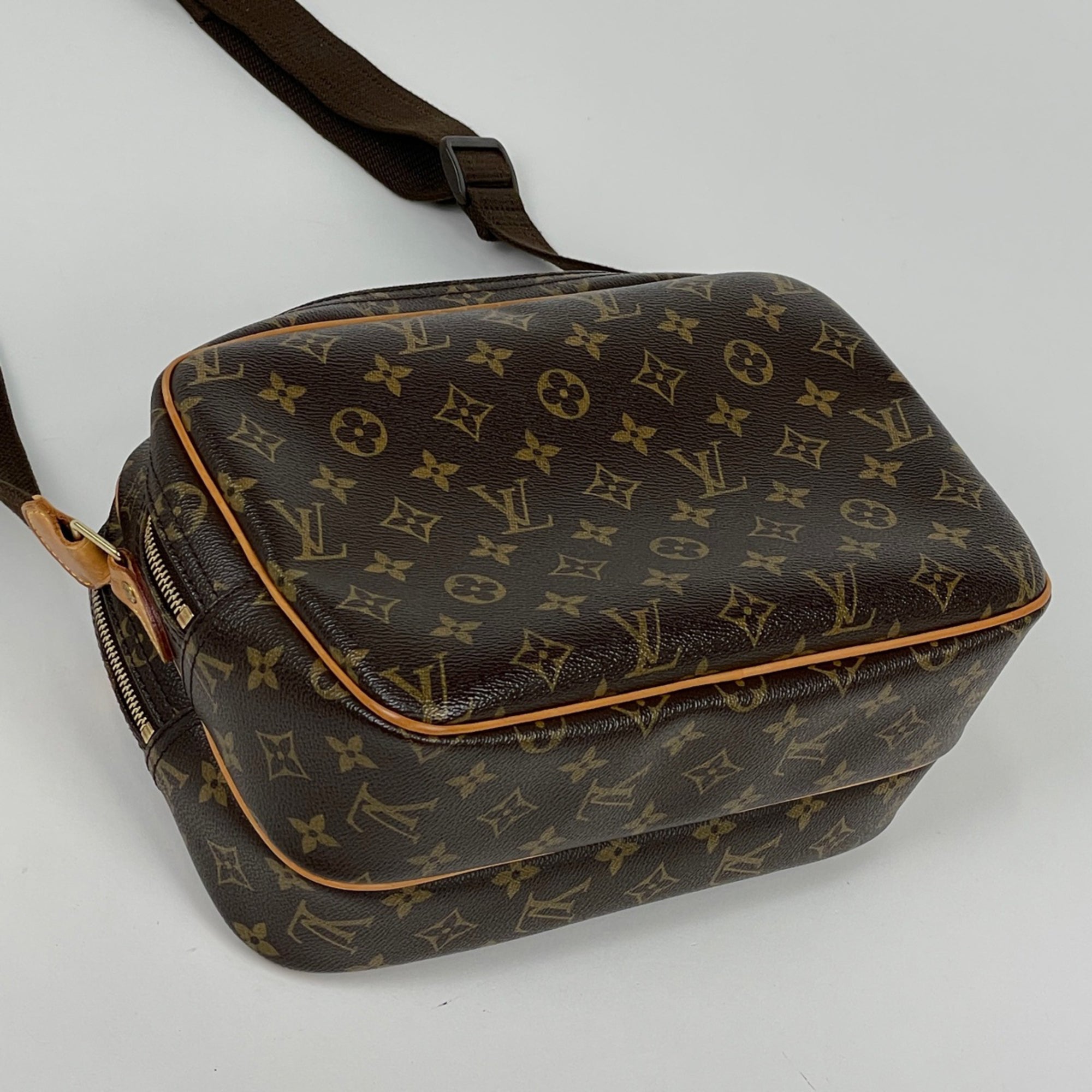 Louis Vuitton Brown Monogram Shoulder Bag (Pre-Owned)