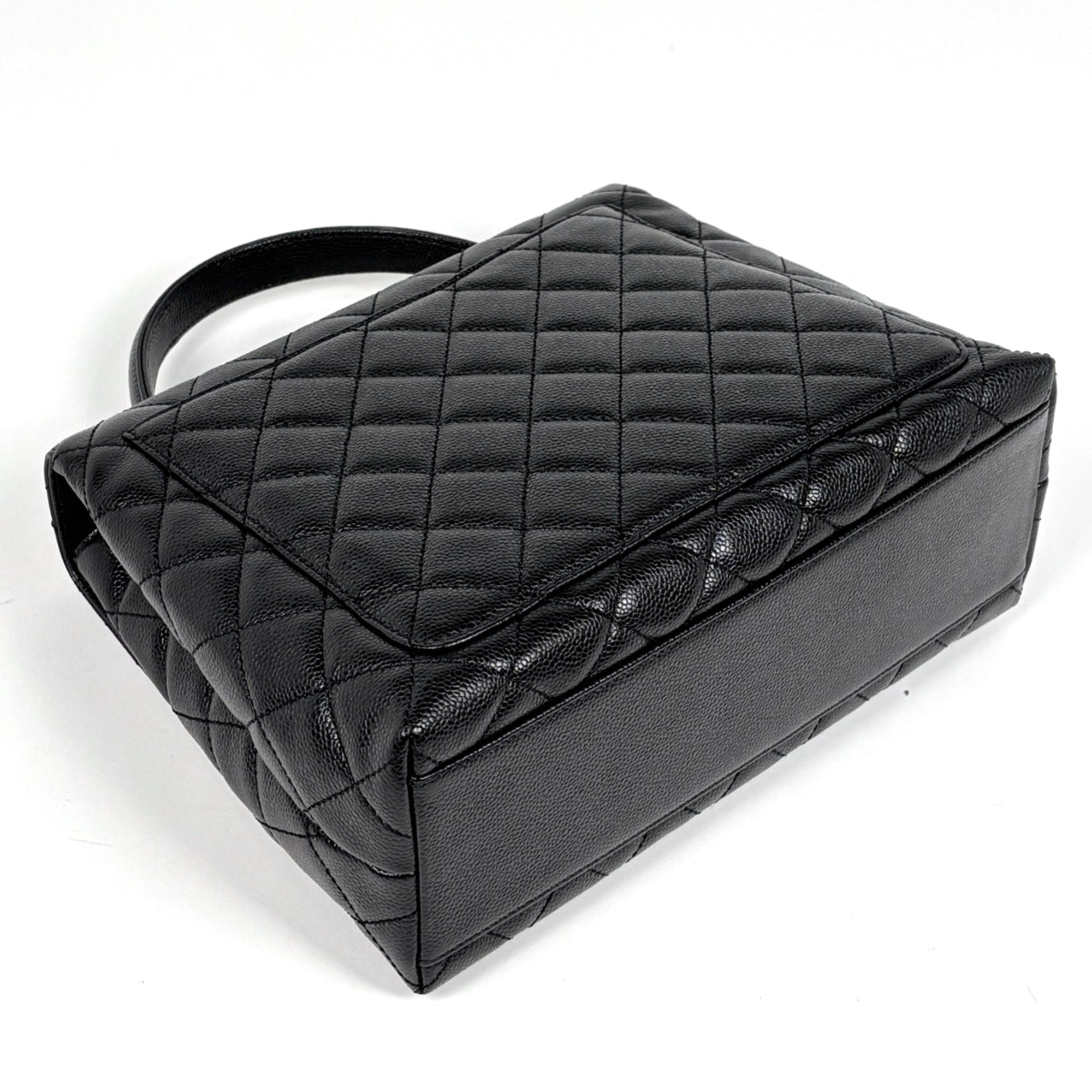 Chanel Matelasse Black Grained Calfskin Handbag (Pre-Owned)