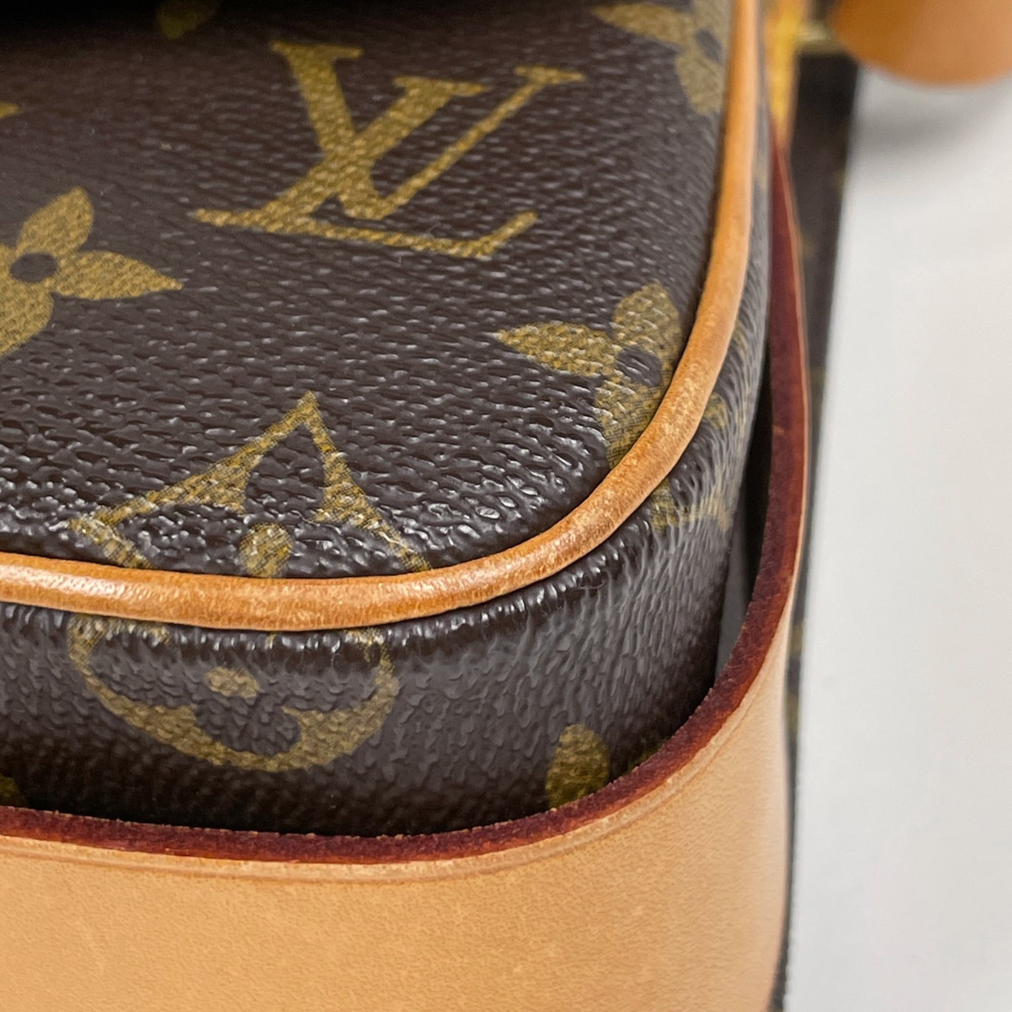 Louis Vuitton Brown Monogram Monogram Shoulder Bag (Pre-Owned)