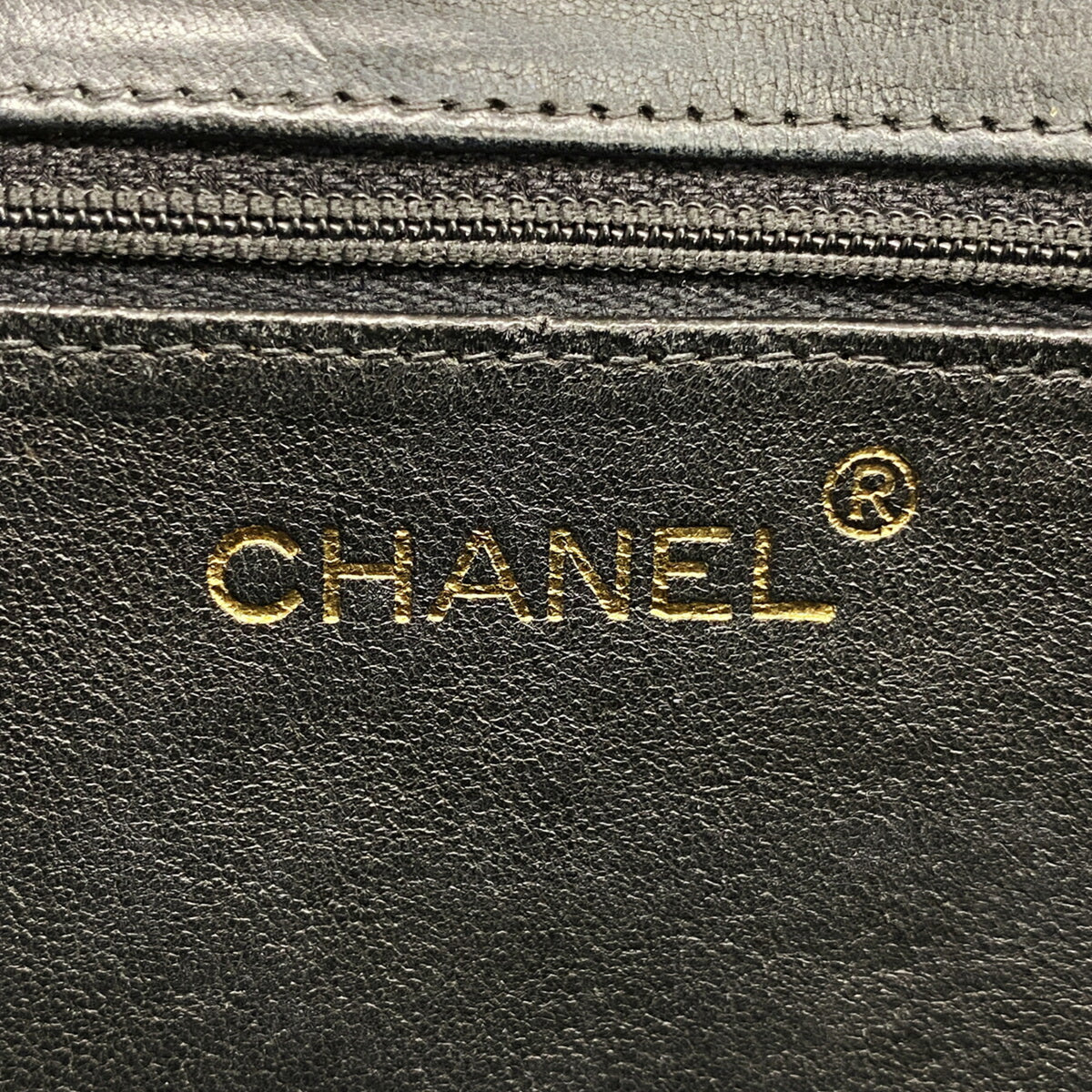 Chanel Black Leather Shoulder Bag (Pre-Owned)
