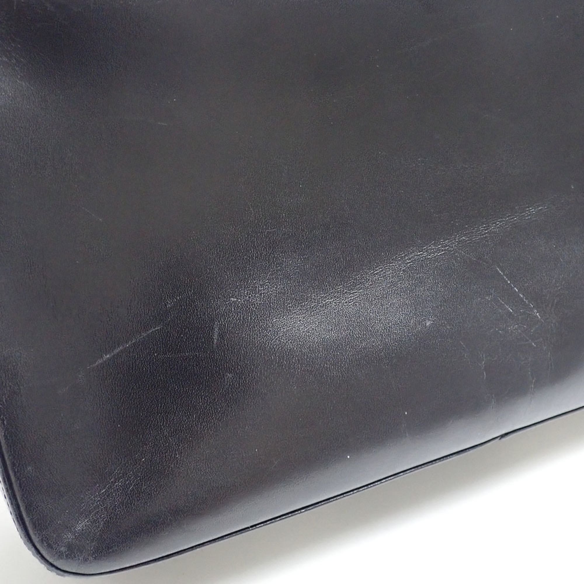 Salvatore Ferragamo Black Leather Shoulder Bag (Pre-Owned)