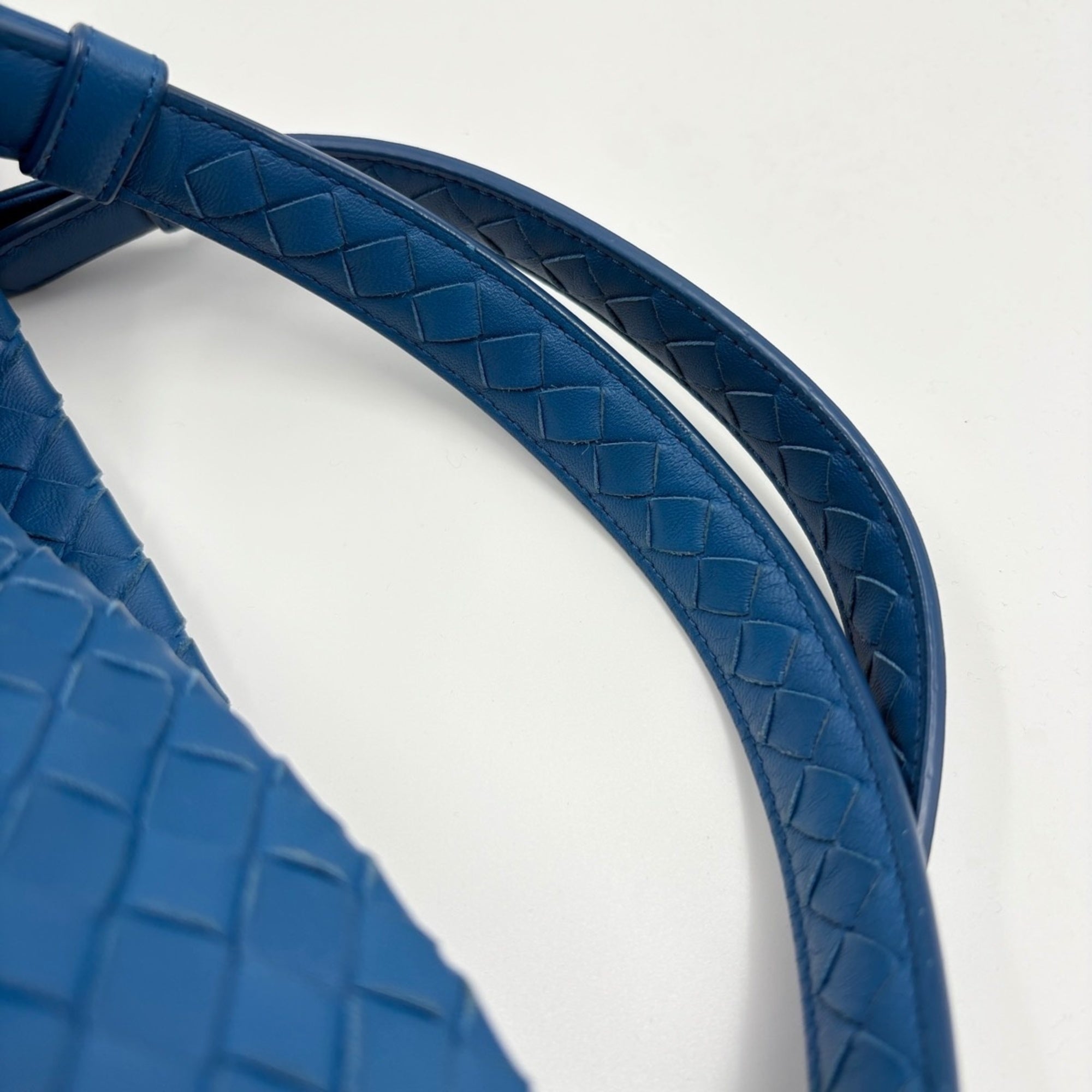 Bottega Veneta Blue Intrecciato Tote Bag (Pre-Owned)