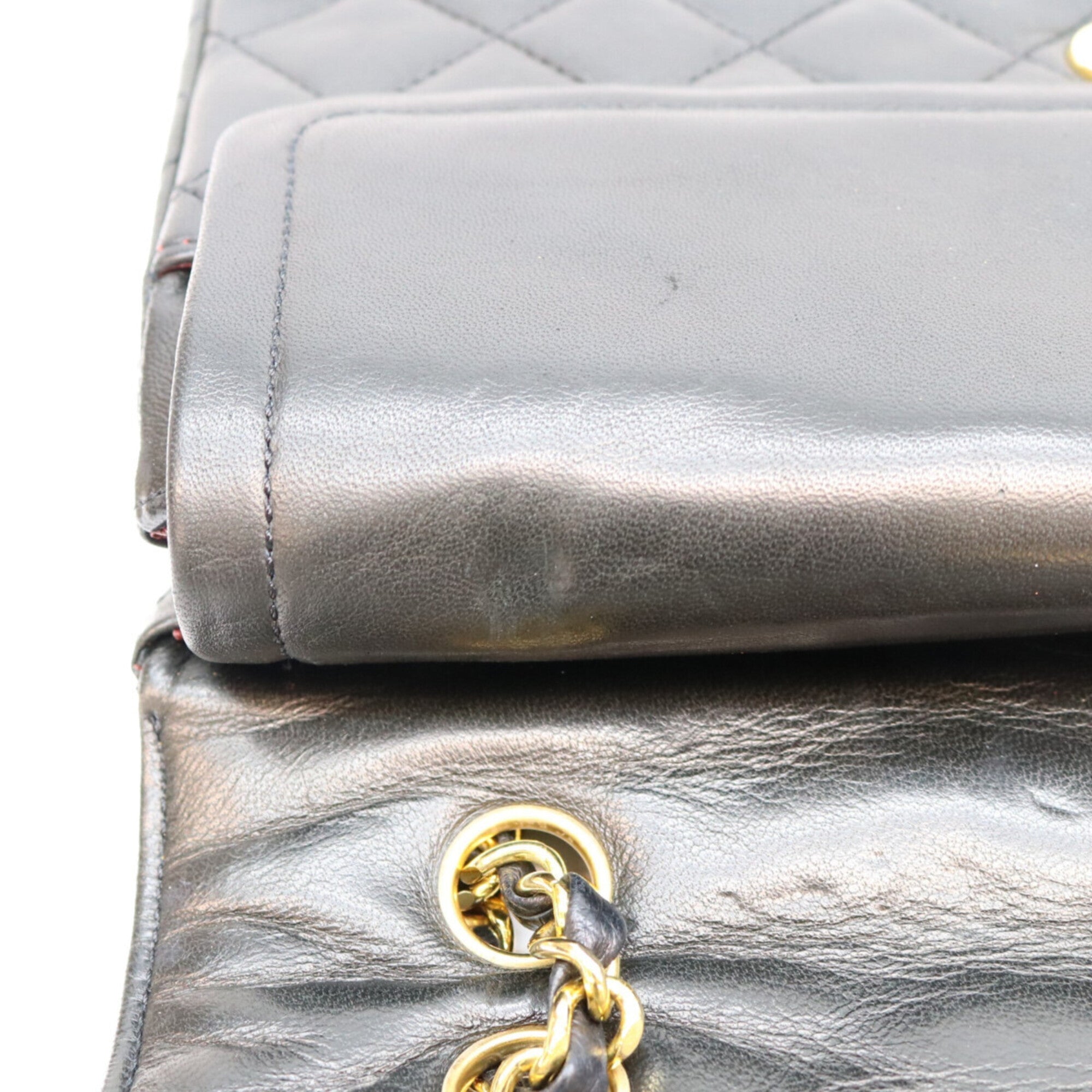 Chanel Black Leather Shoulder Bag (Pre-Owned)