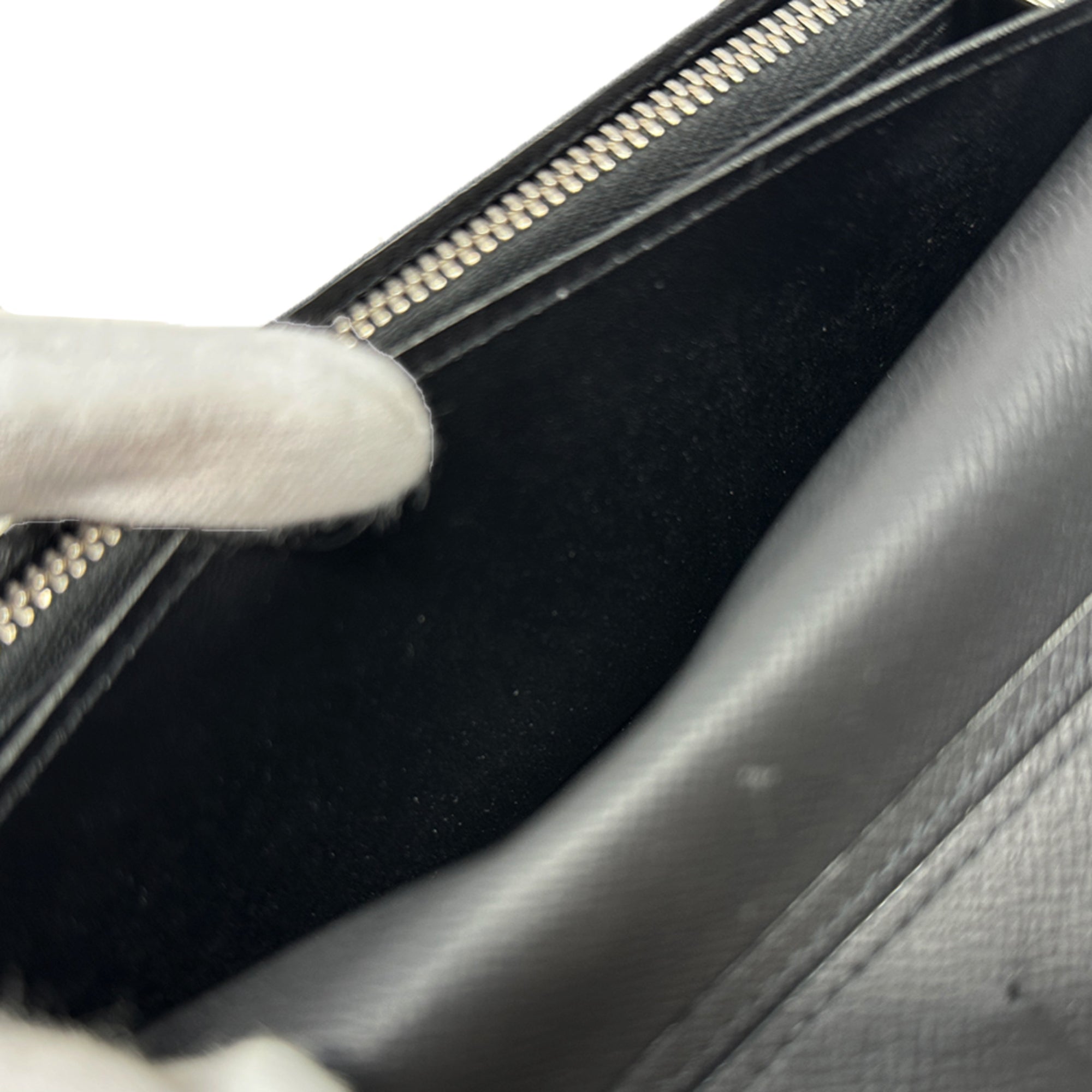 Louis Vuitton Black Noir Epi Leather Long Wallet (Bi-Fold) (Pre-Owned)