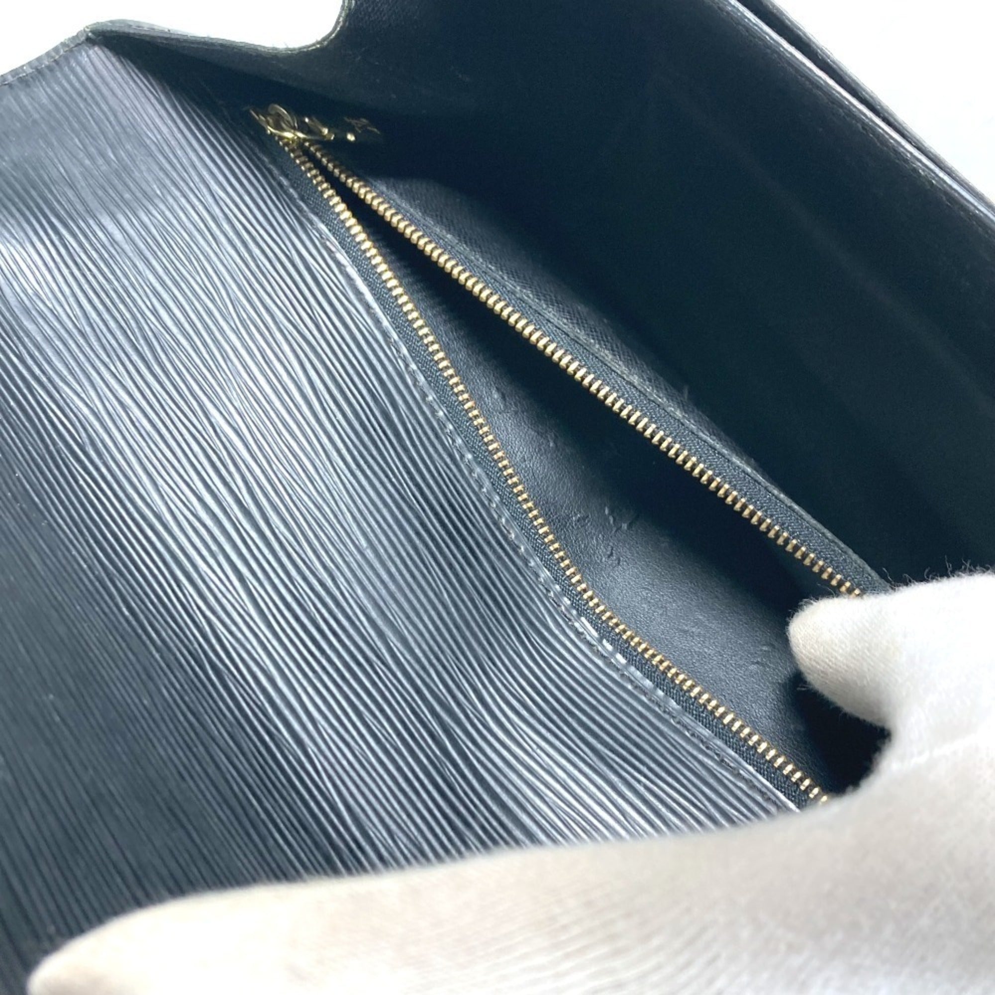 Louis Vuitton Black Noir Epi Leather Handbag (Pre-Owned)