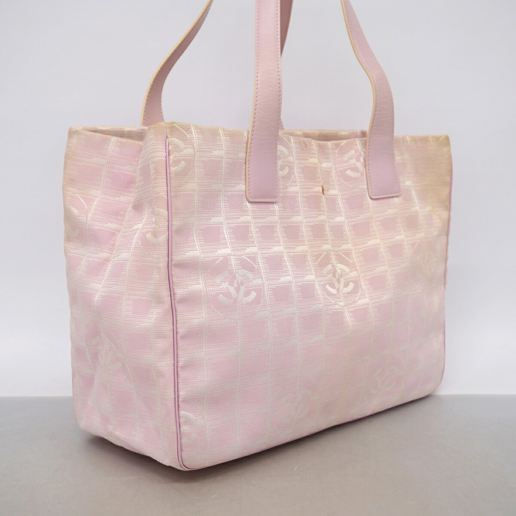 Chanel Pink Nylon Tote Bag (Pre-Owned)