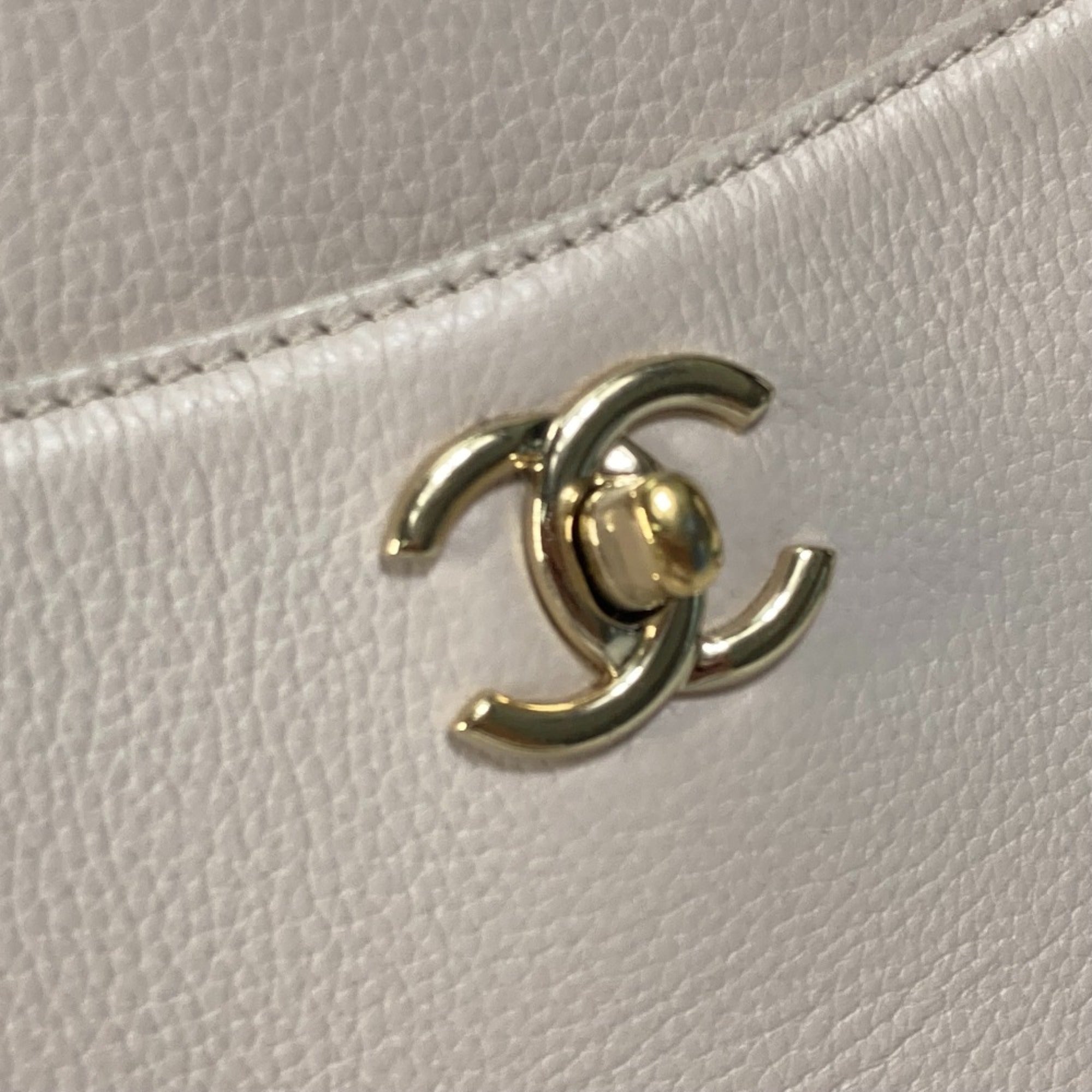 Chanel Beige Leather Handbag (Pre-Owned)
