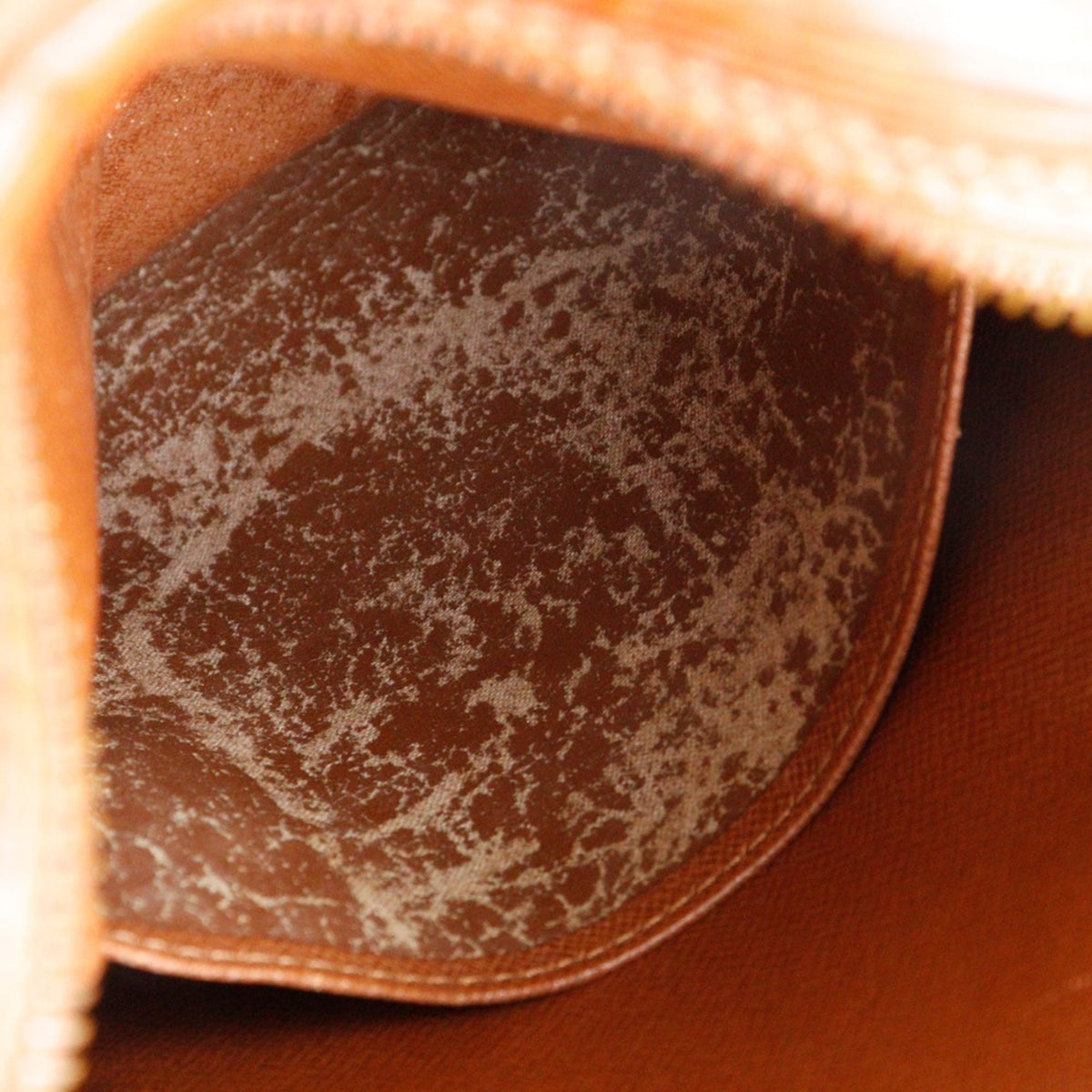 Louis Vuitton Brown Epi Leather Shoulder Bag (Pre-Owned)