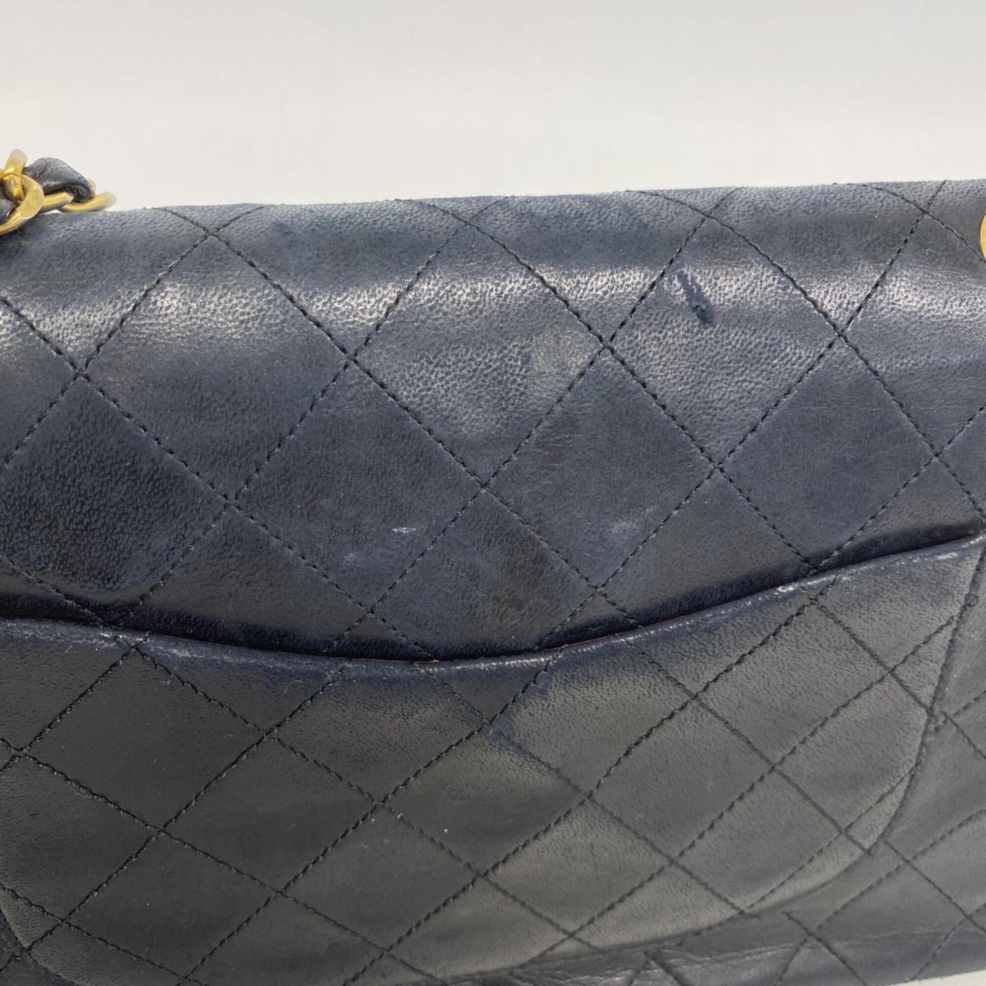 Chanel Black Leather Shoulder Bag (Pre-Owned)