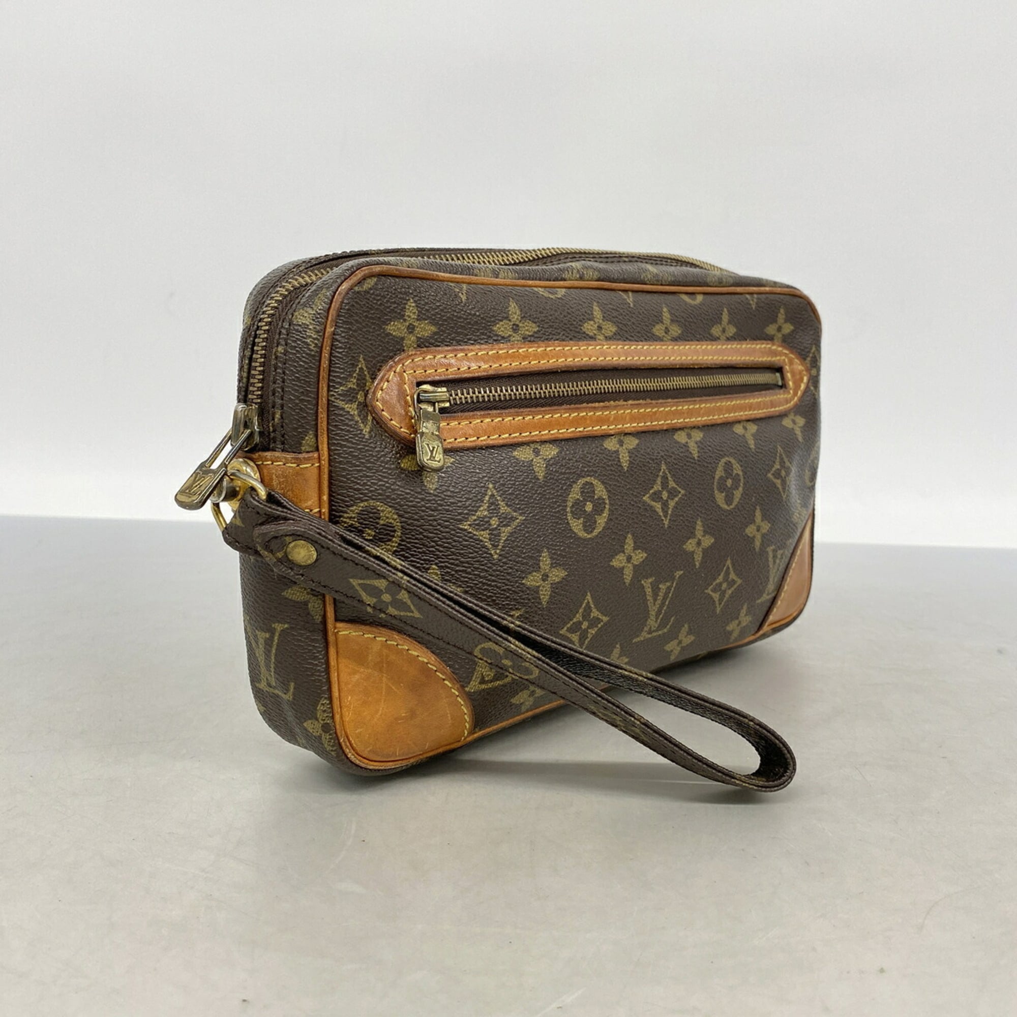 Louis Vuitton Brown Clutch Bag (Pre-Owned)